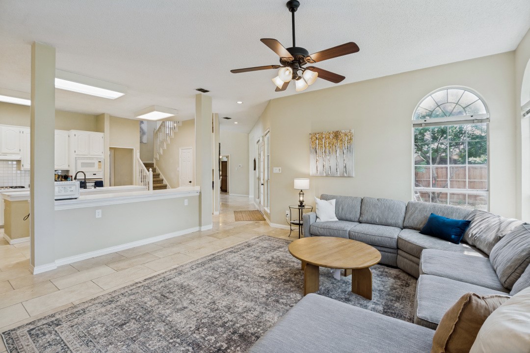 10913 Alexandria Drive