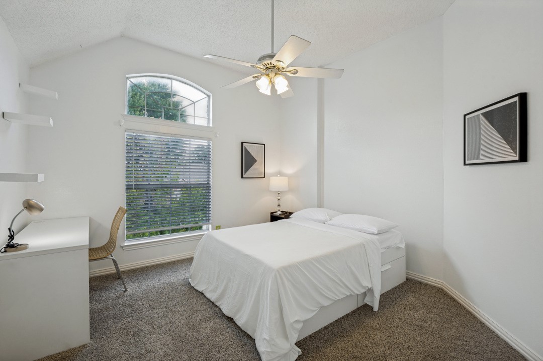 10913 Alexandria Drive