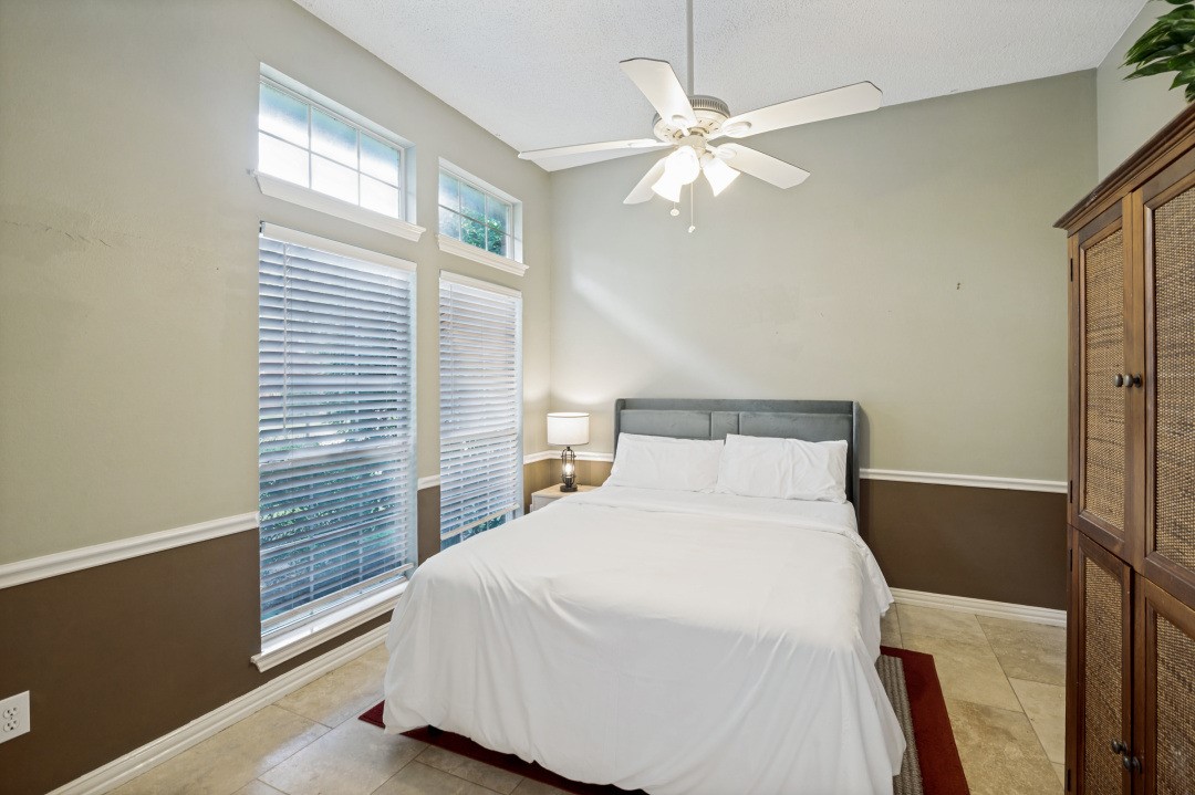 10913 Alexandria Drive