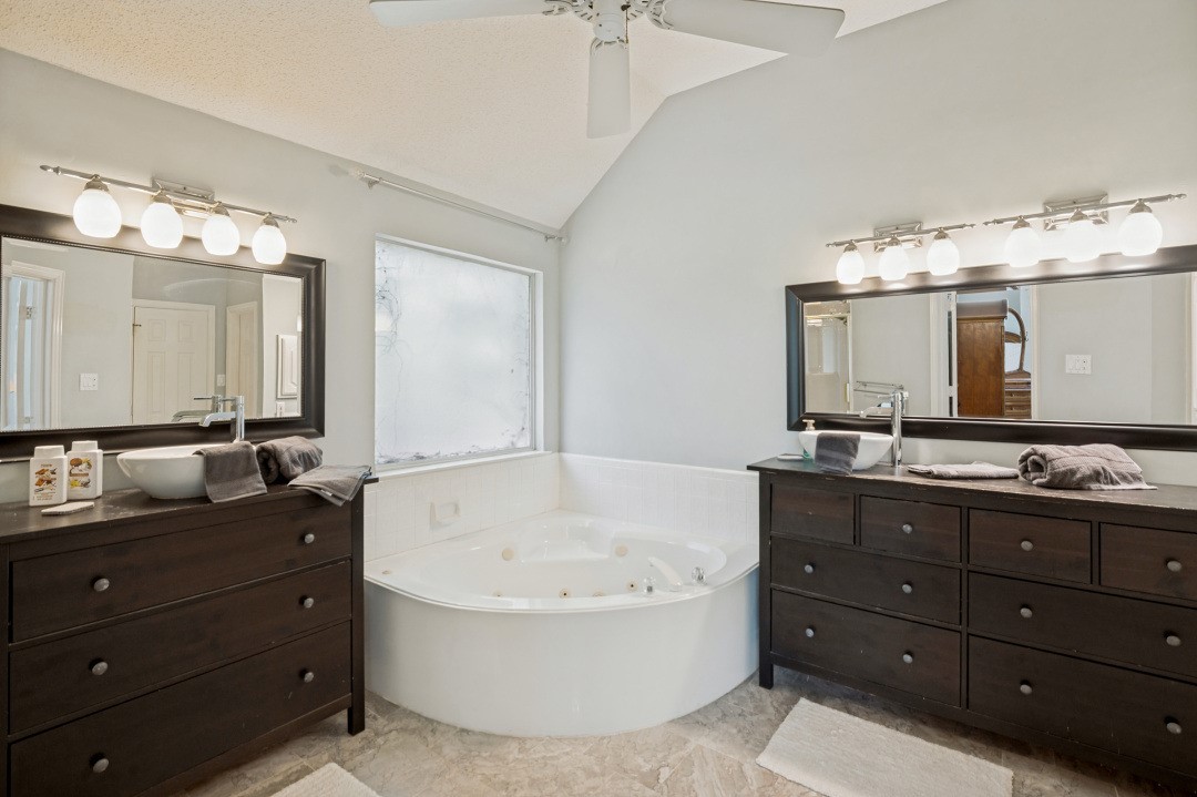 10913 Alexandria Drive