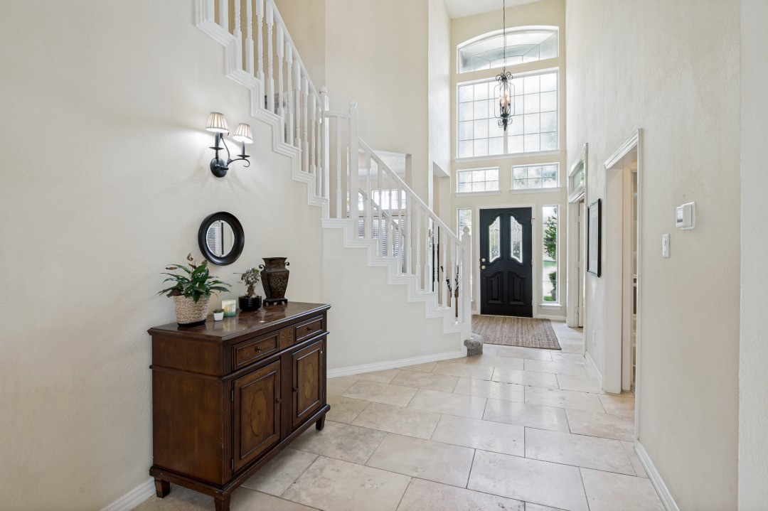 10913 Alexandria Drive
