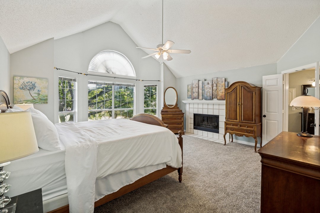 10913 Alexandria Drive