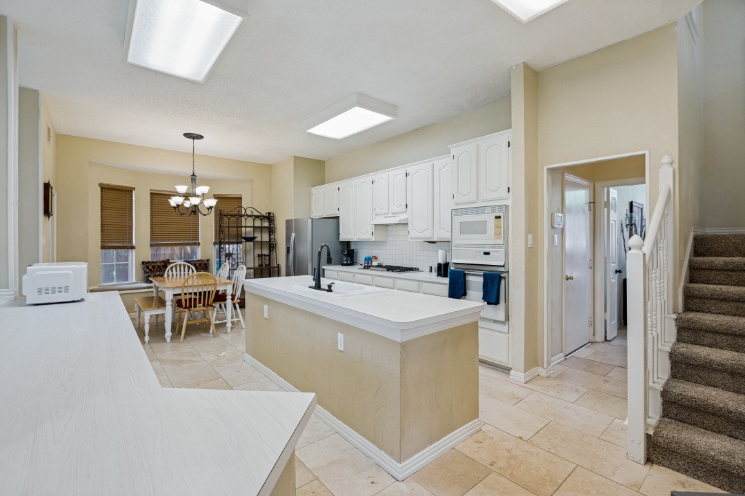10913 Alexandria Drive