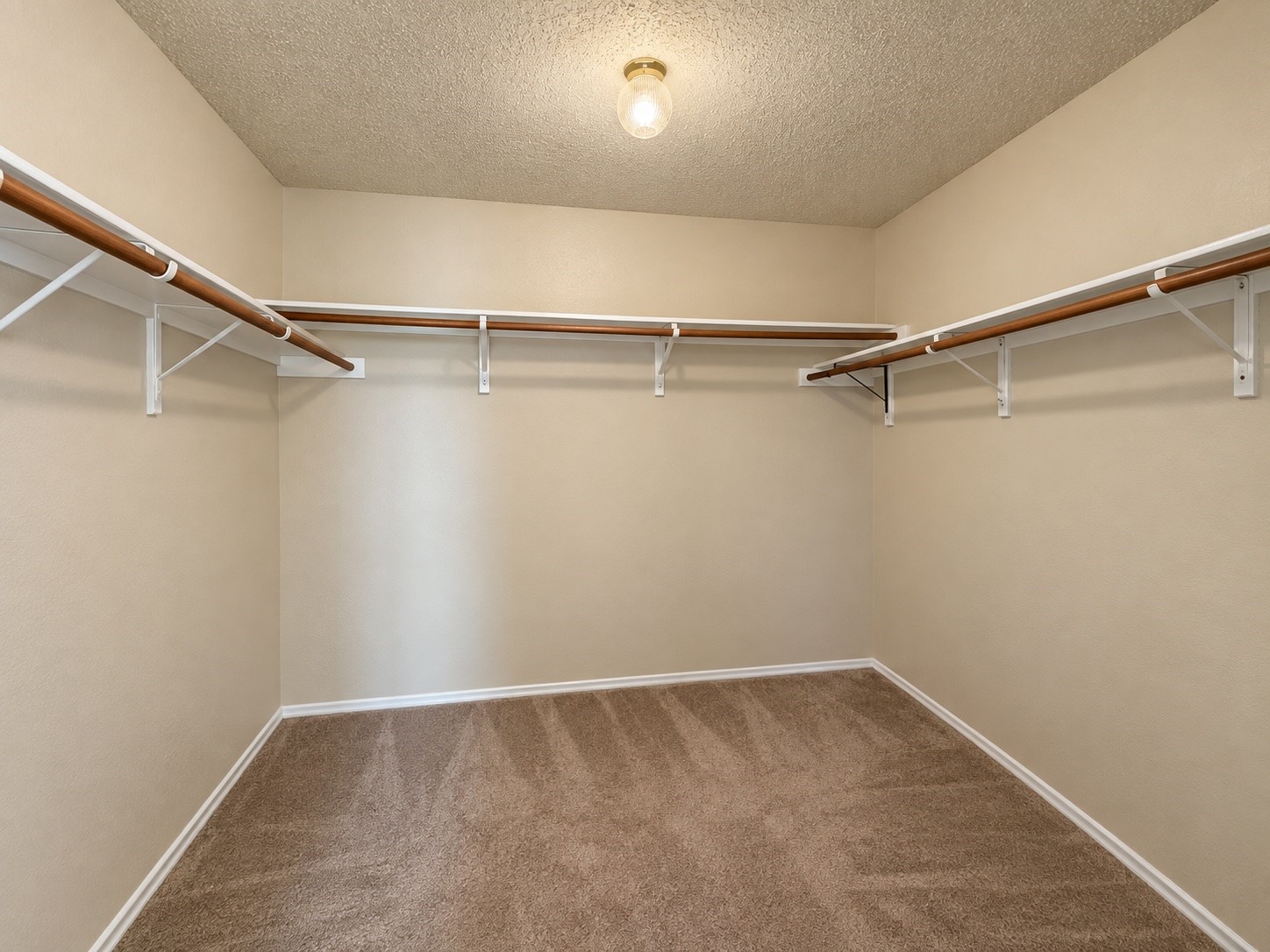 14800 Ledgeview Court