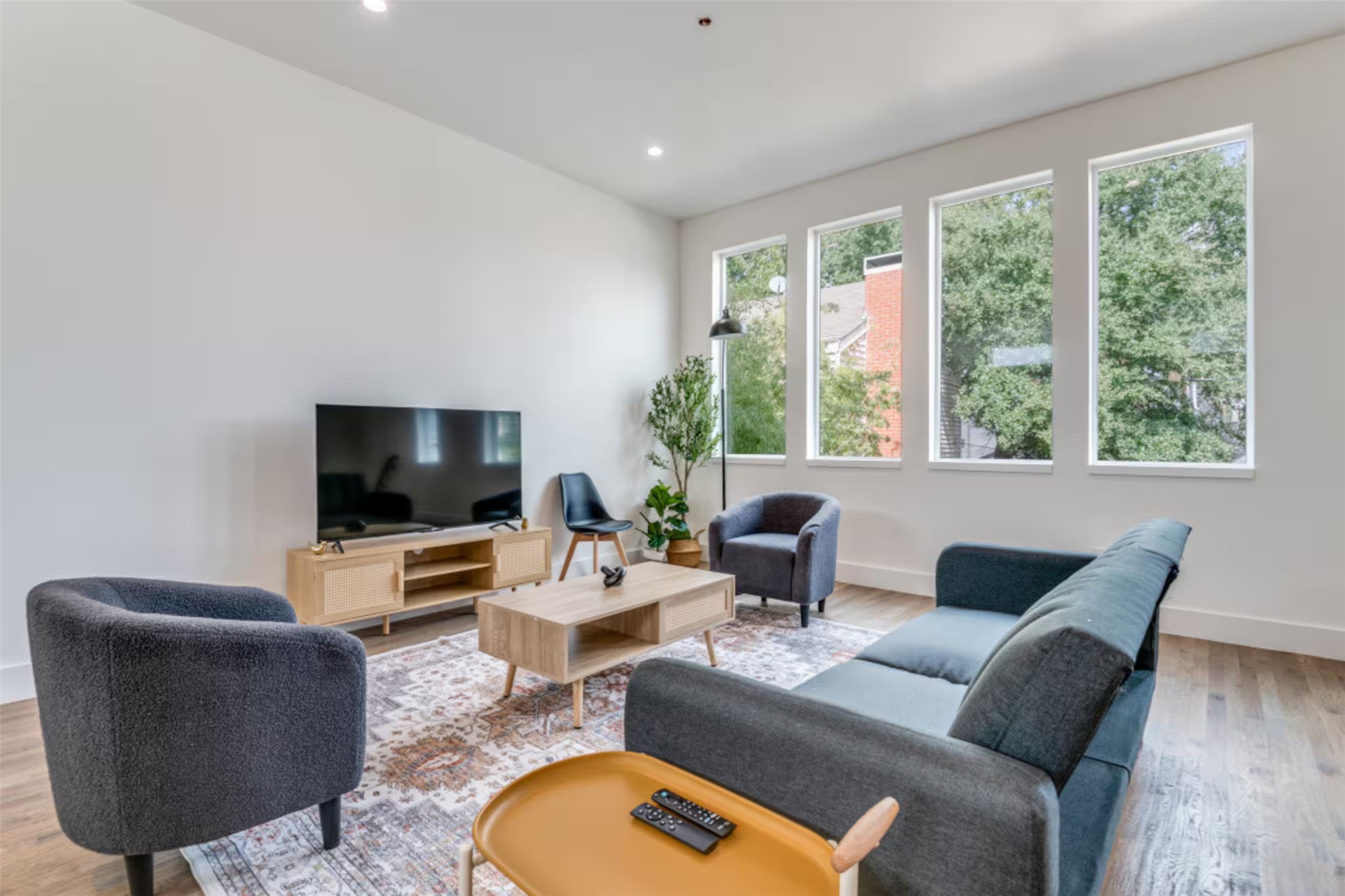 2915 Lucas Drive 102
