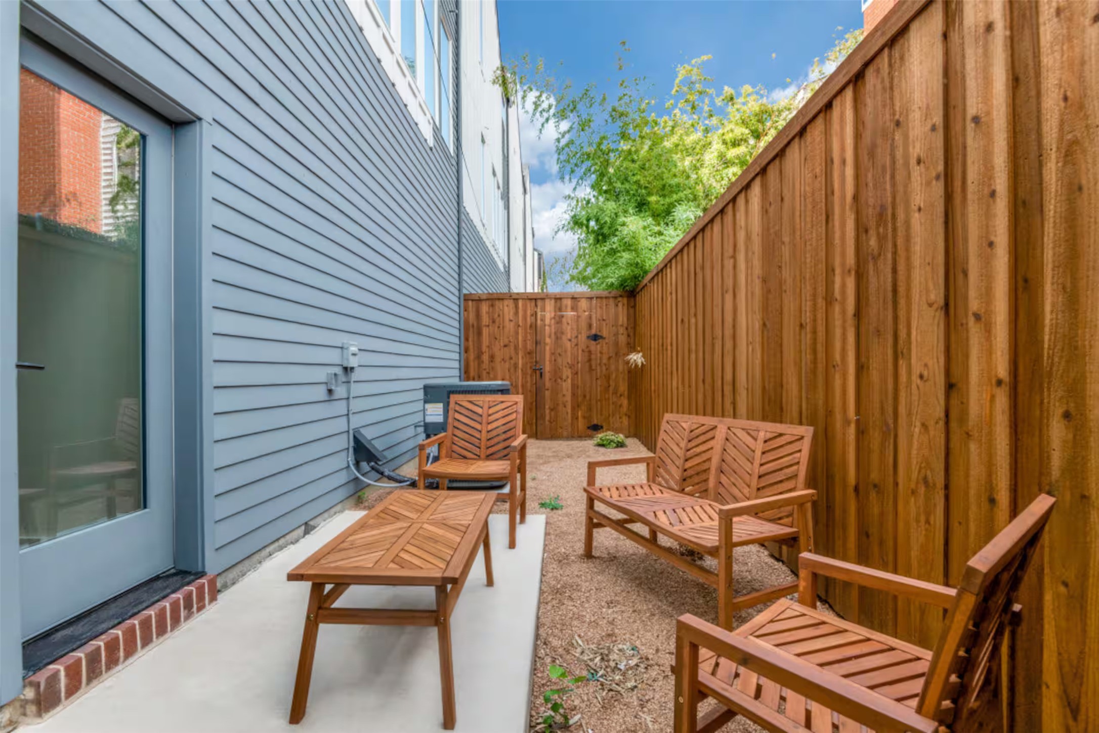 2915 Lucas Drive 102