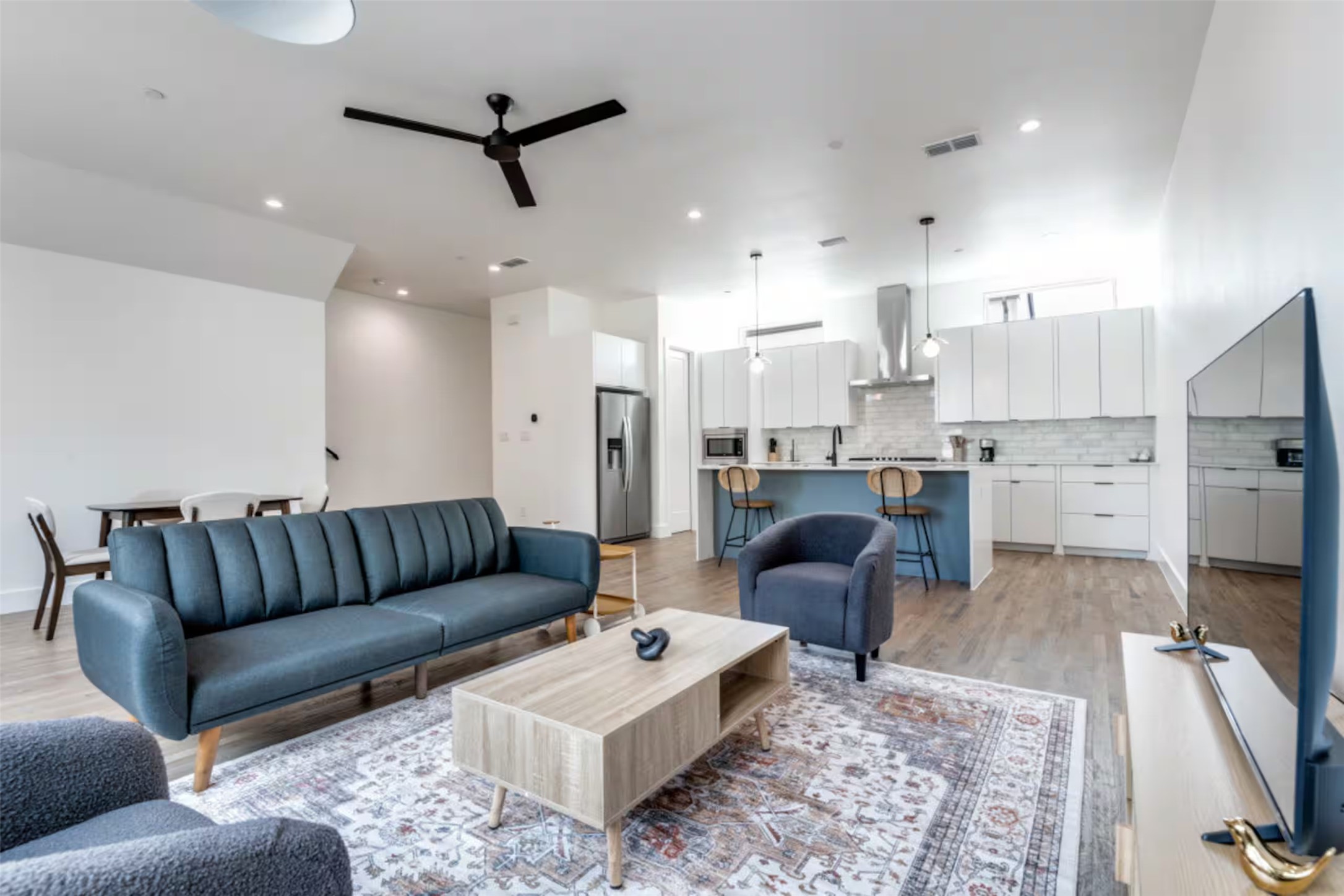 2915 Lucas Drive 102
