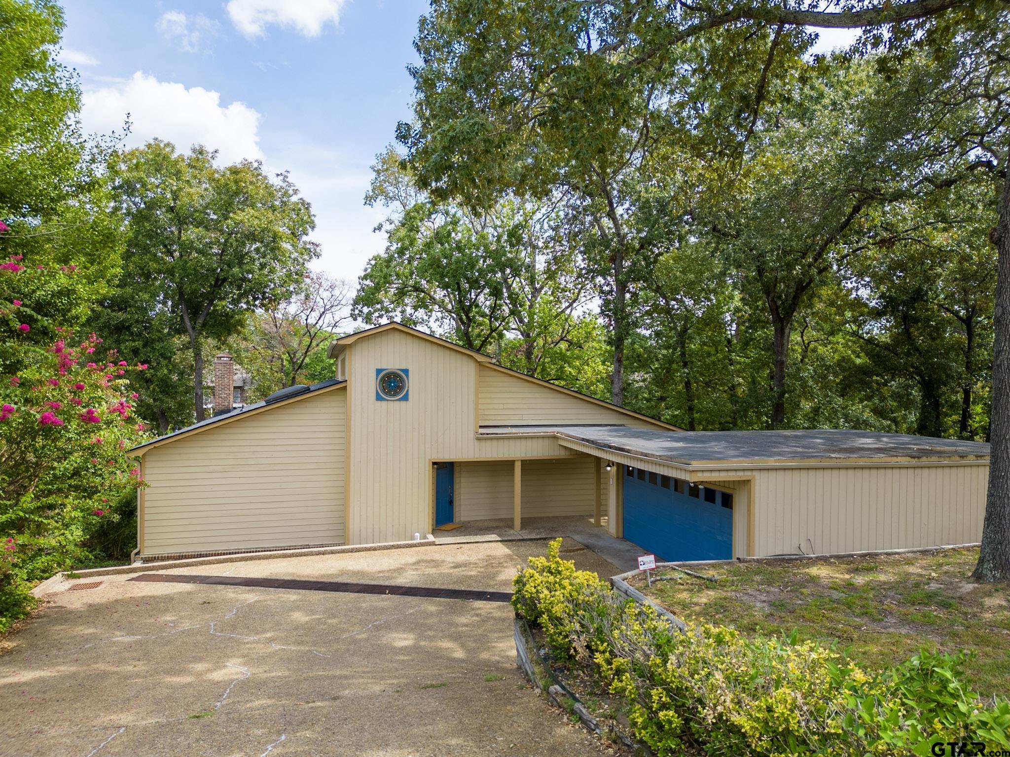 3702 Lake Vista