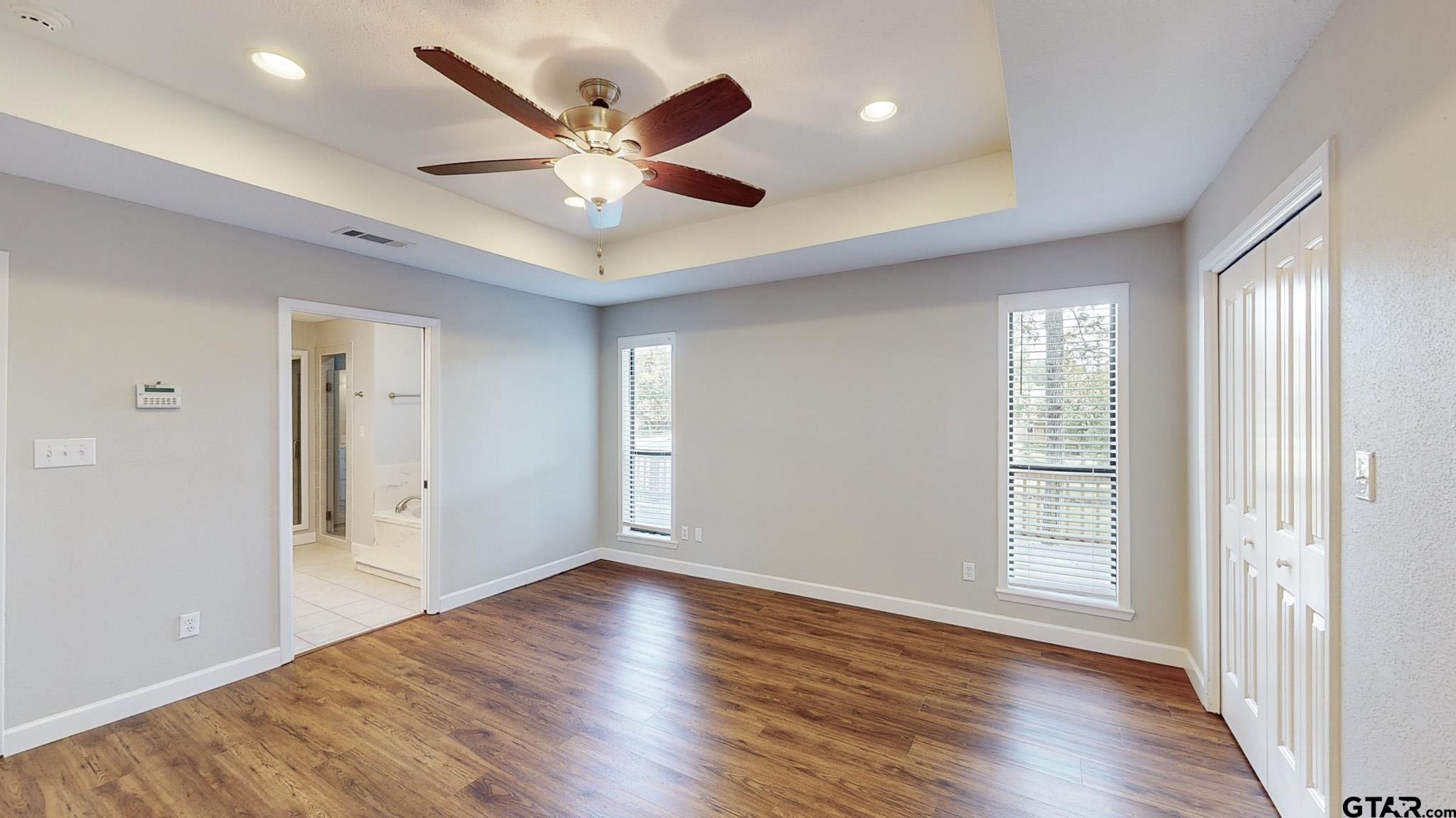 3702 Lake Vista