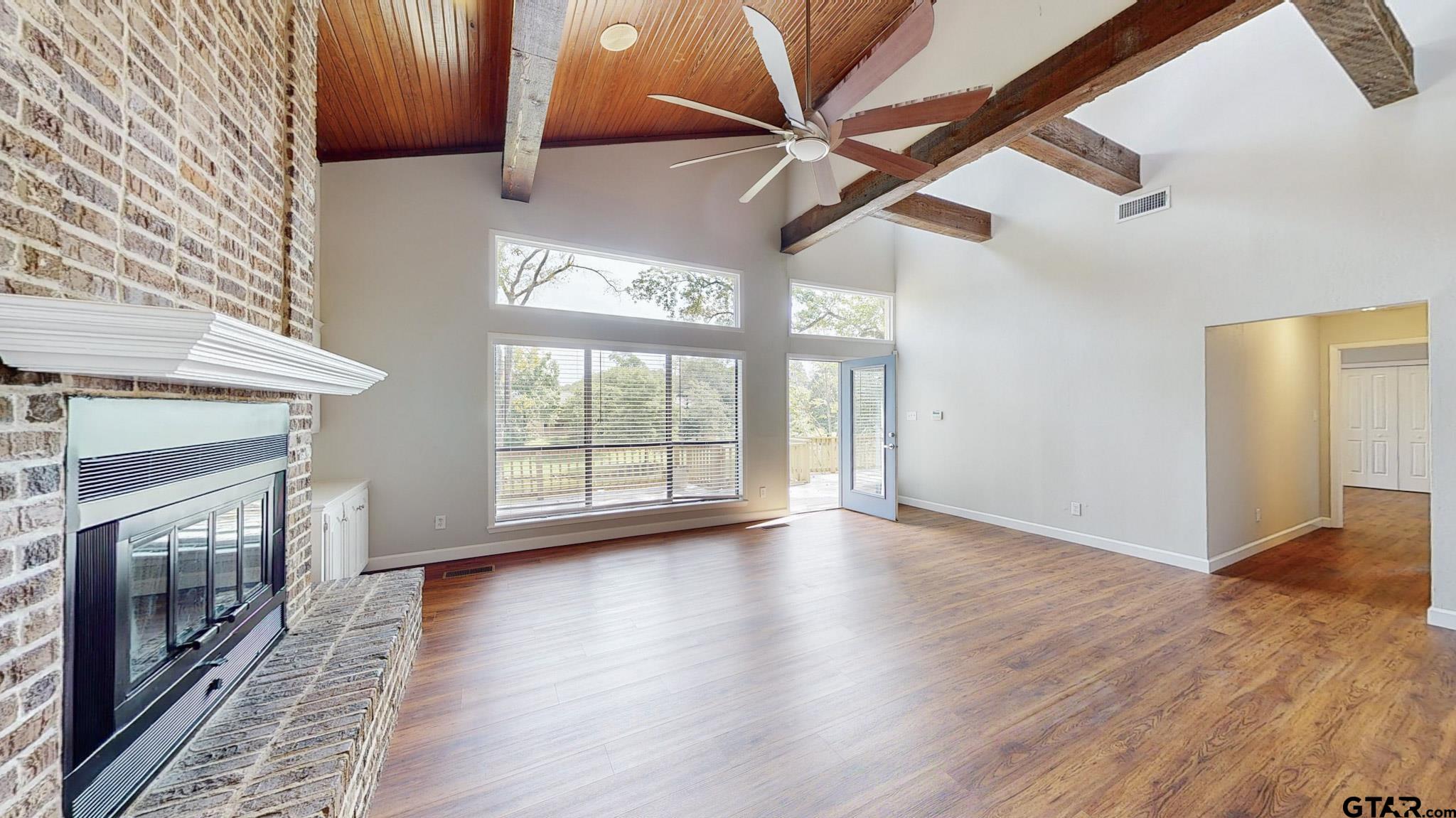 3702 Lake Vista