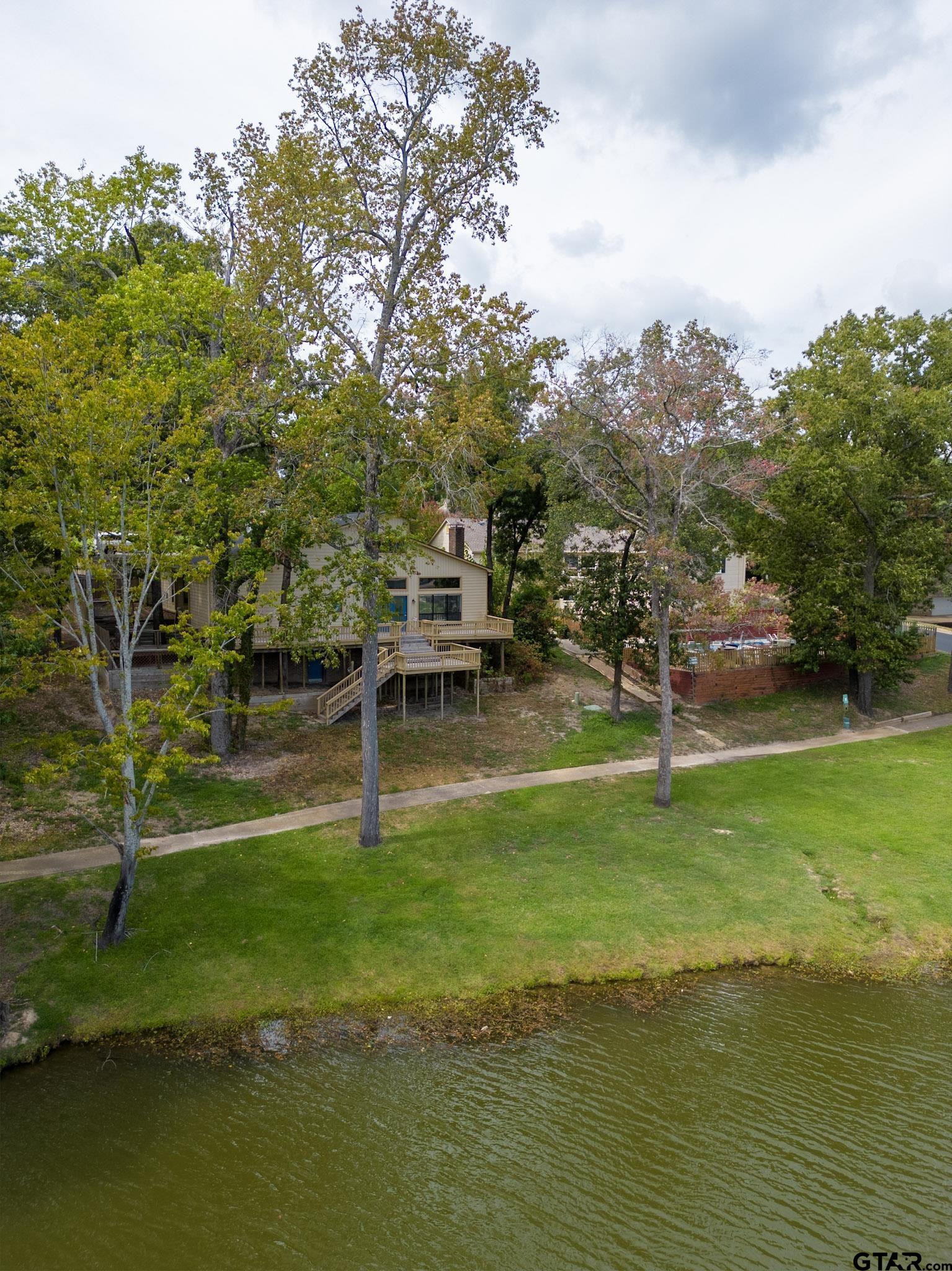 3702 Lake Vista