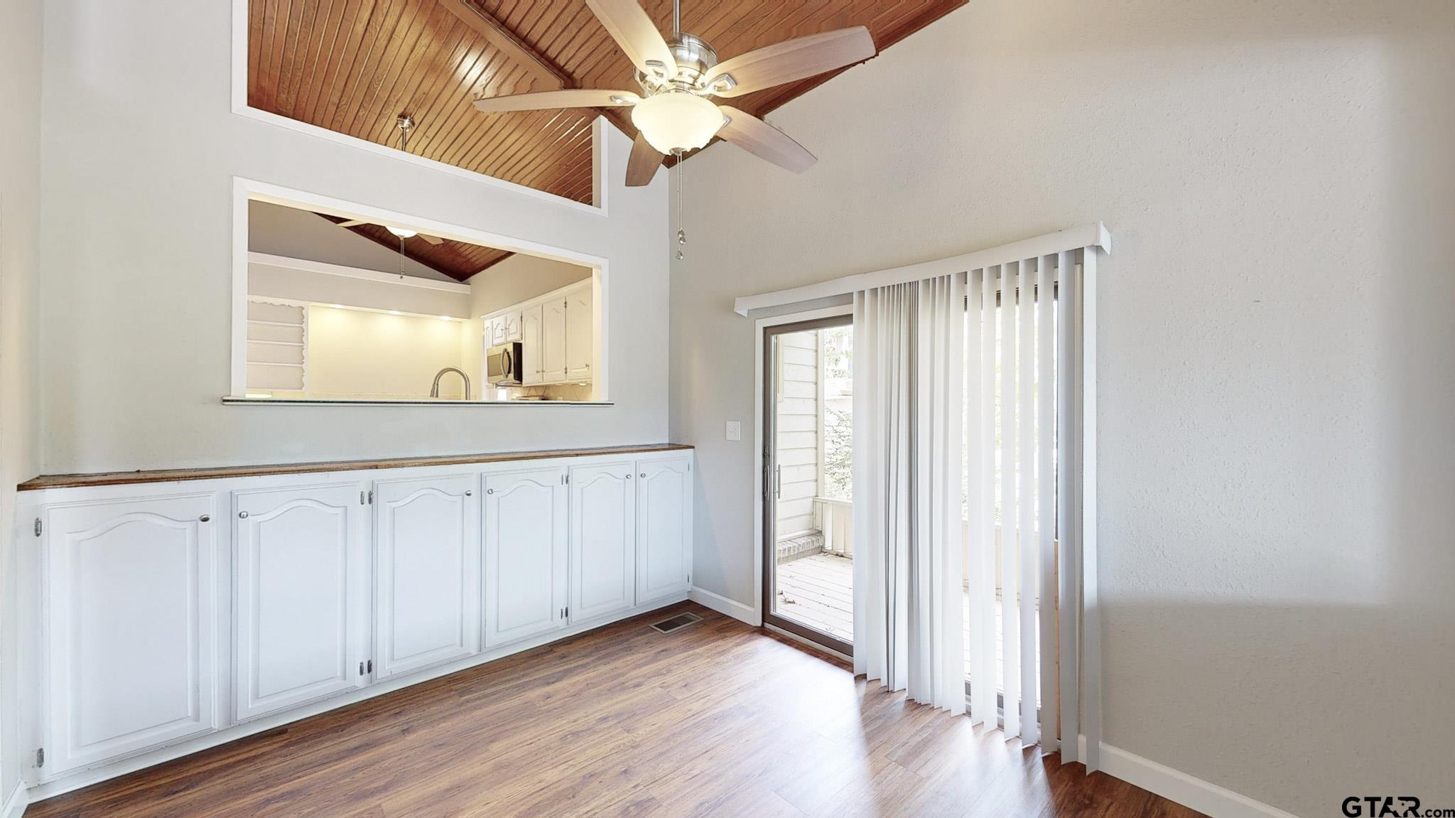 3702 Lake Vista