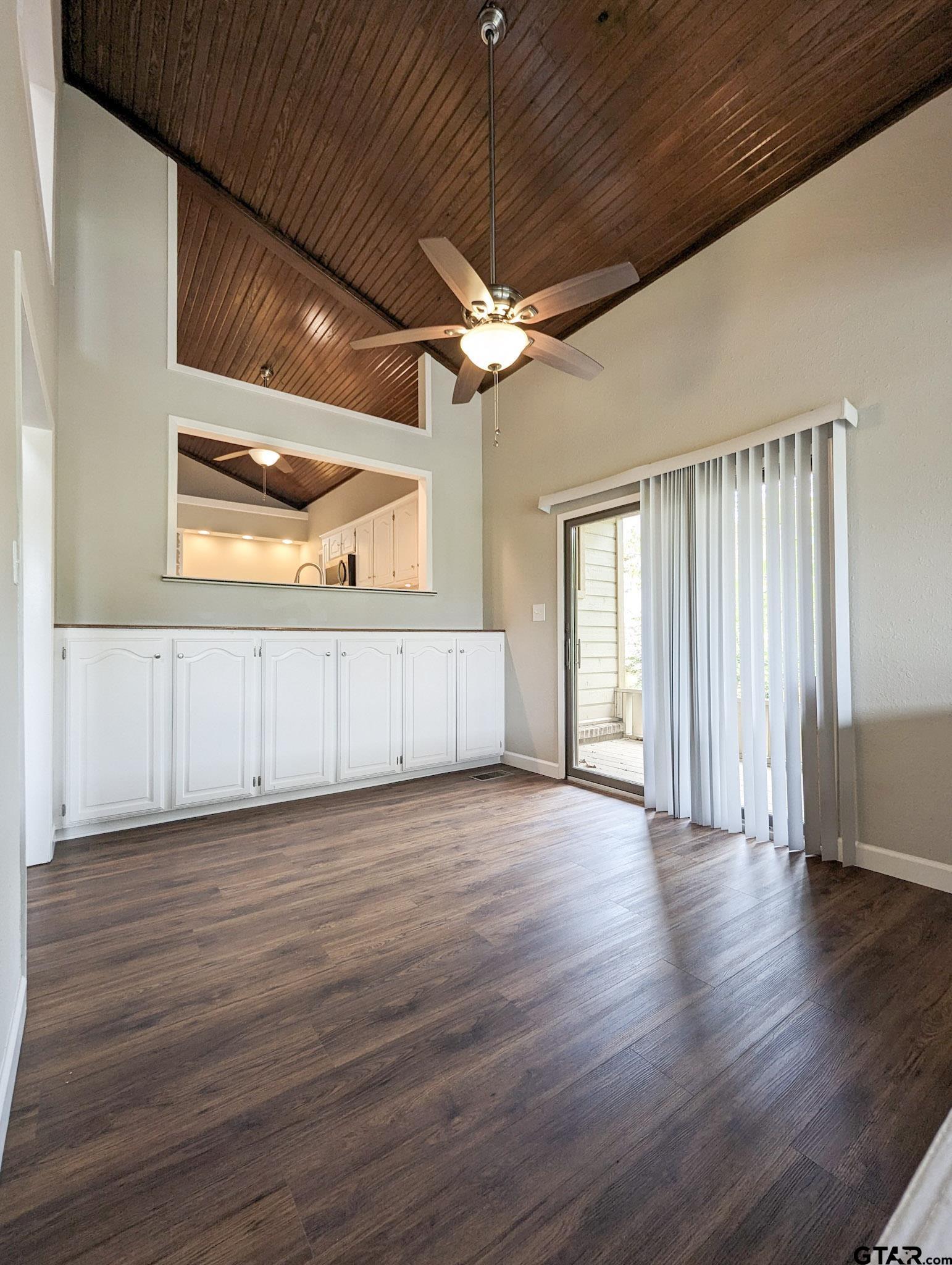 3702 Lake Vista