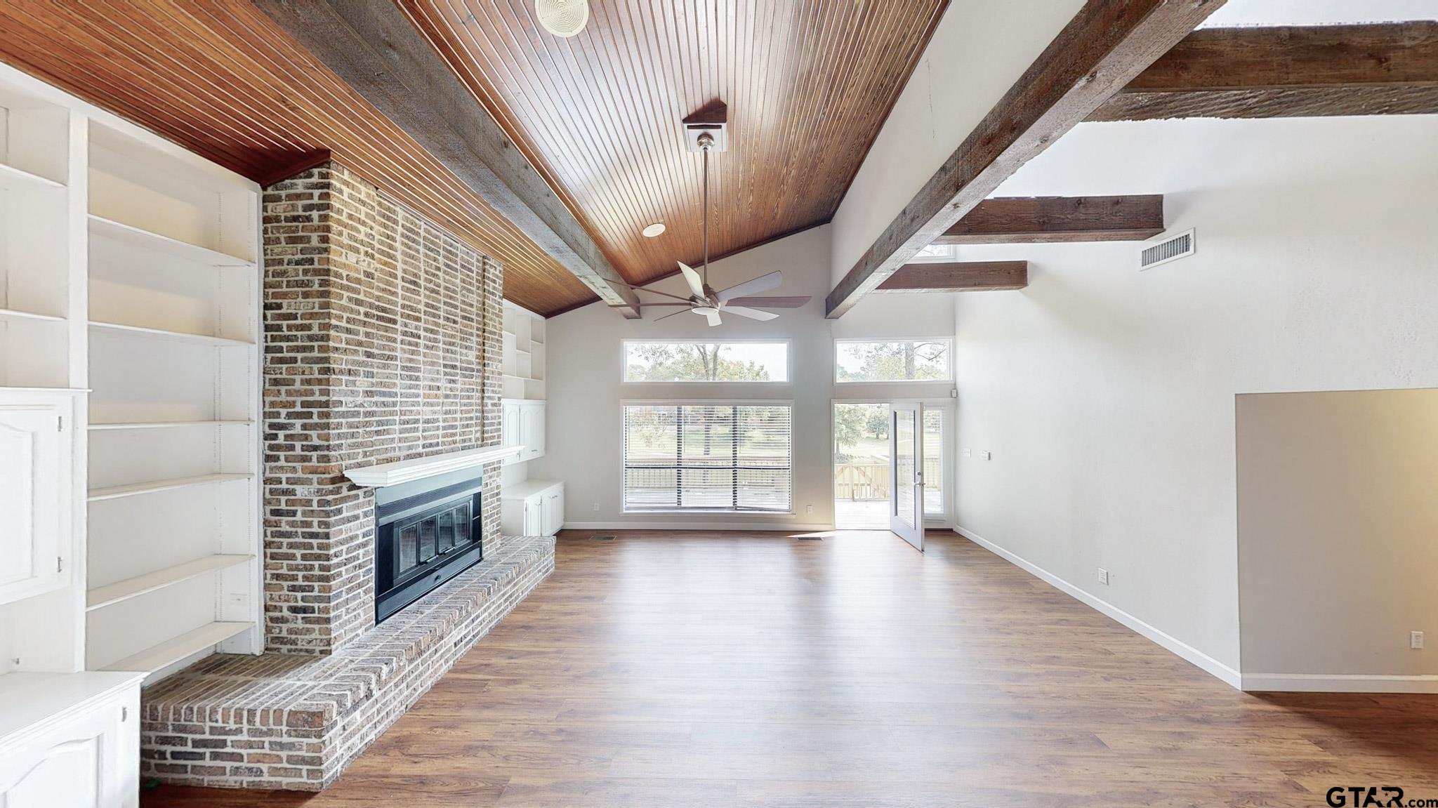 3702 Lake Vista
