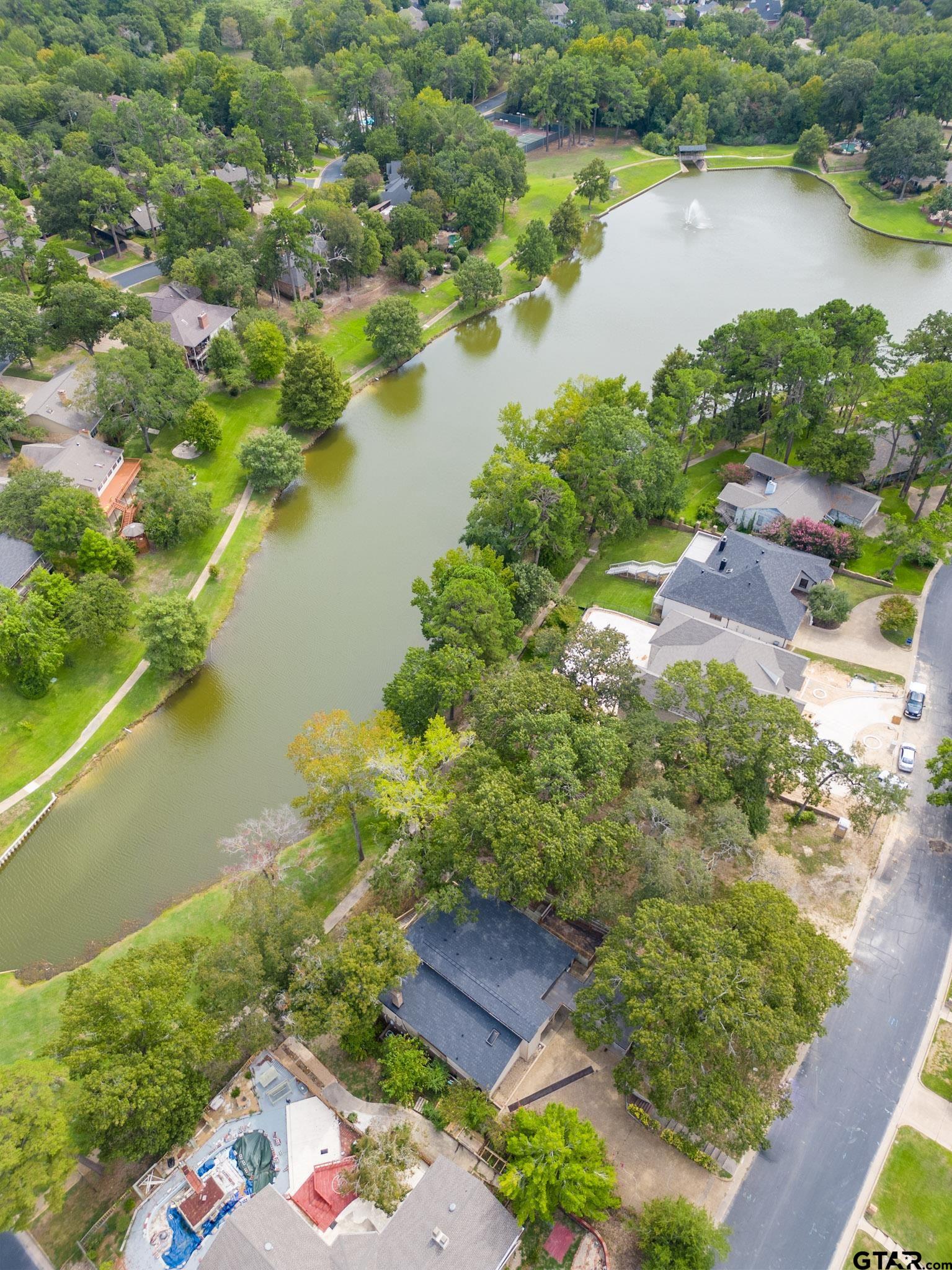 3702 Lake Vista