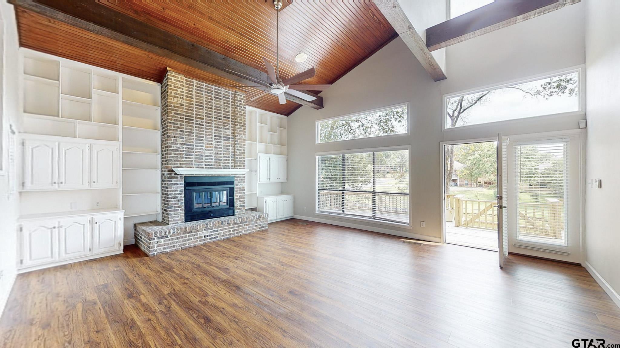 3702 Lake Vista