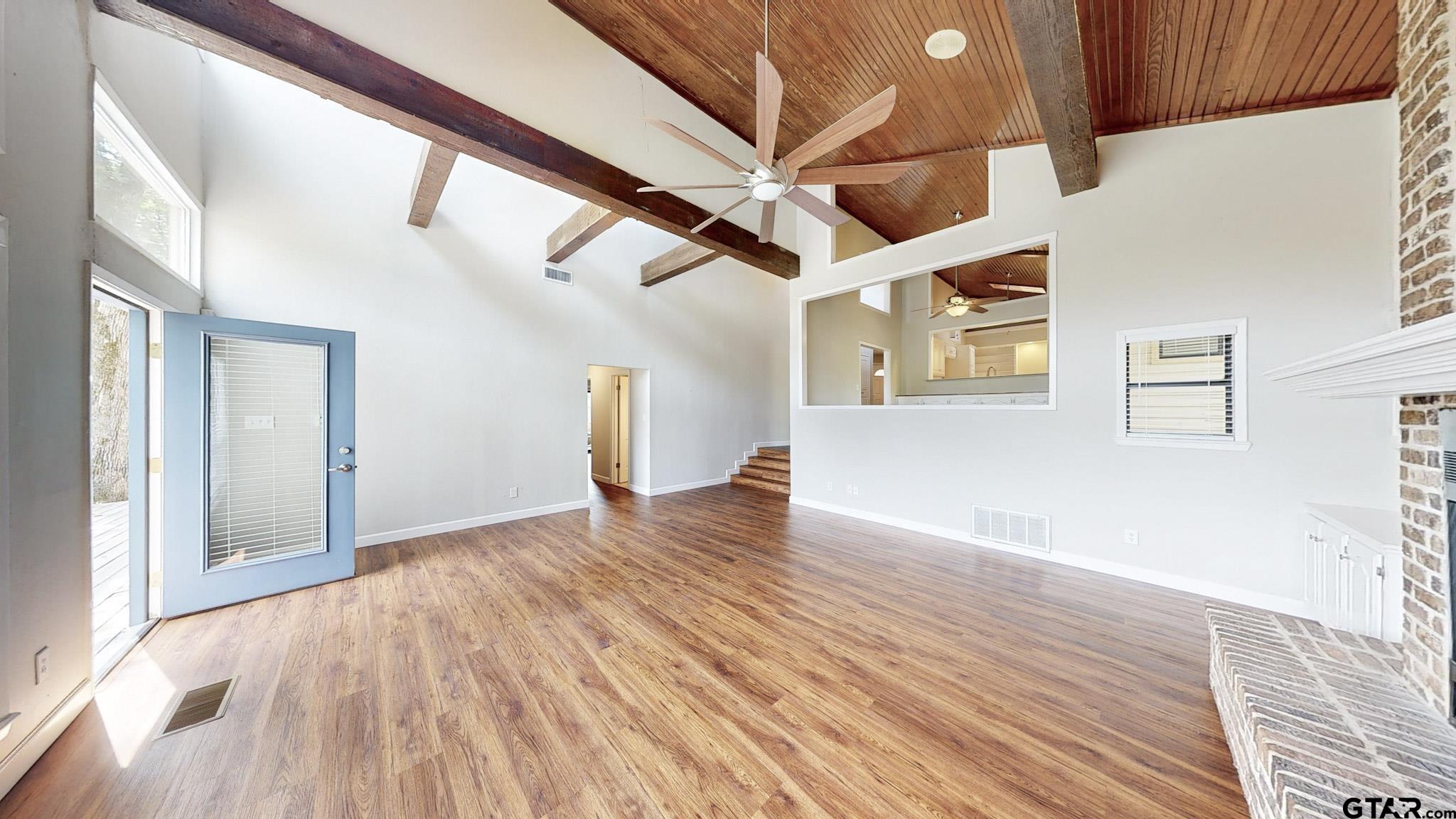 3702 Lake Vista