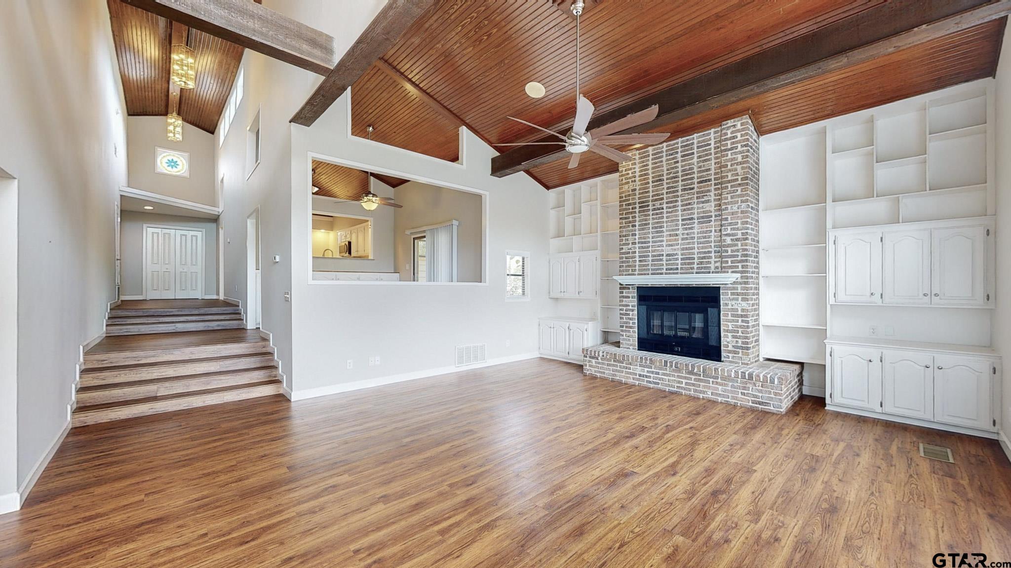 3702 Lake Vista