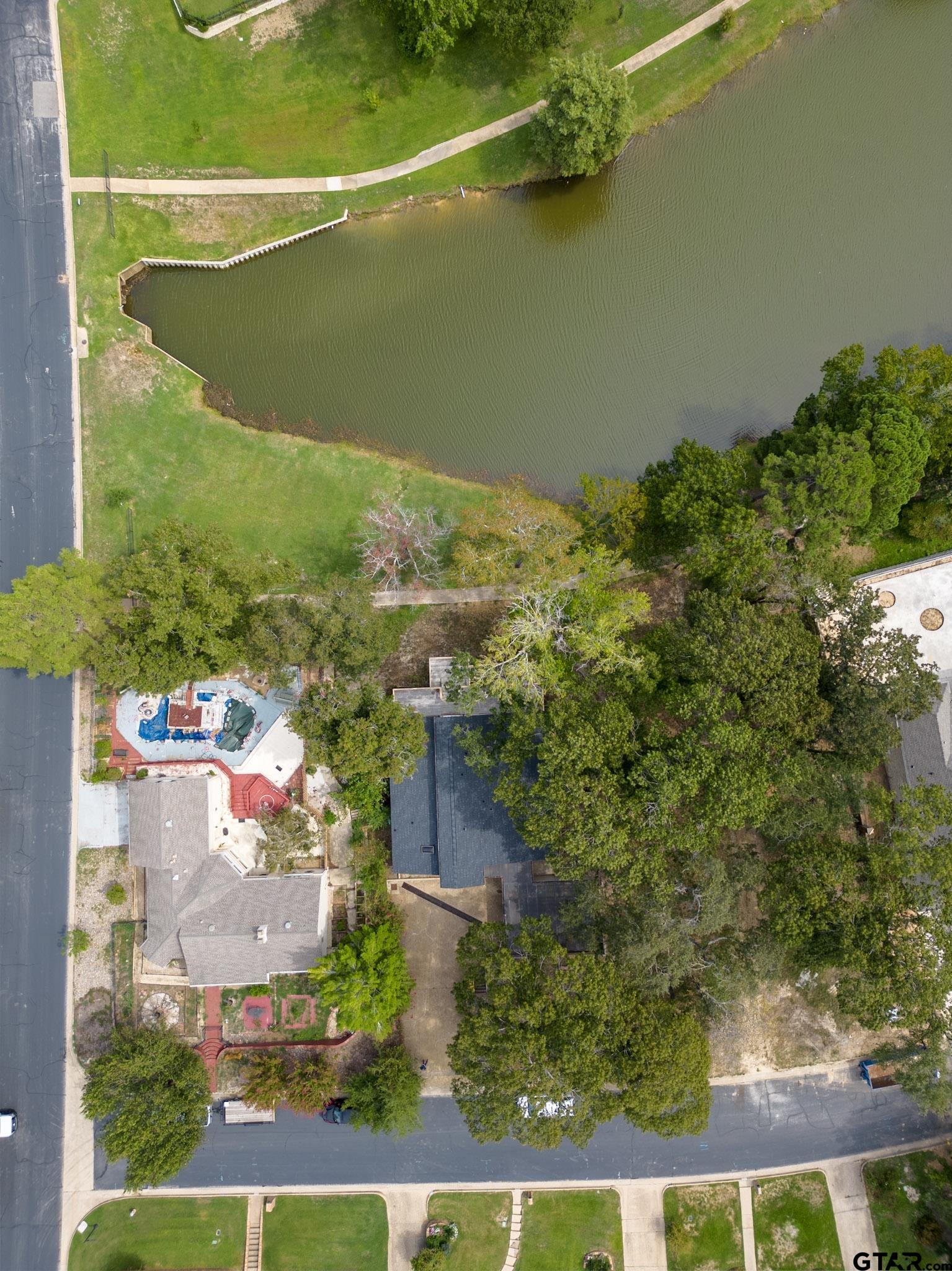 3702 Lake Vista