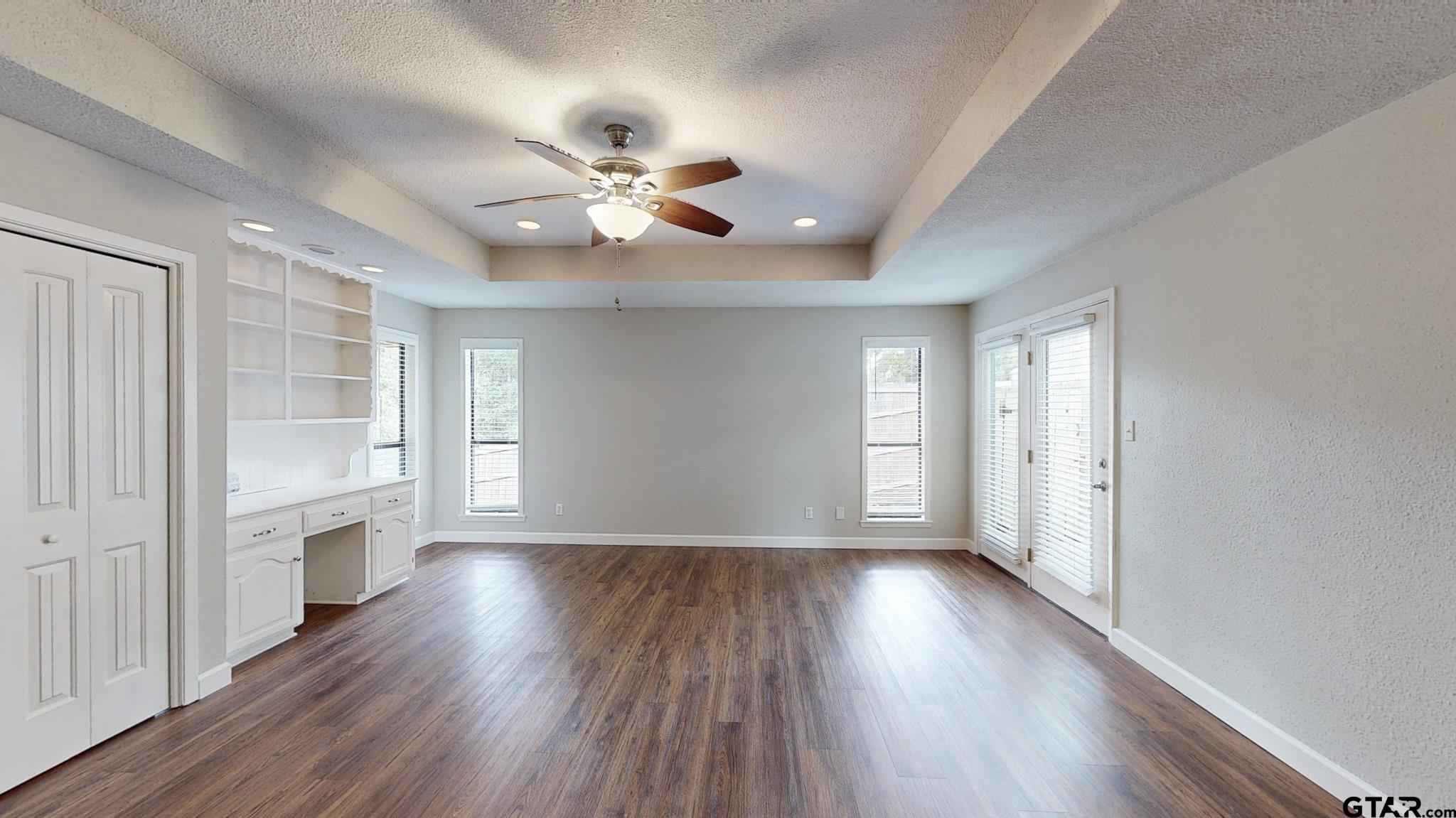 3702 Lake Vista