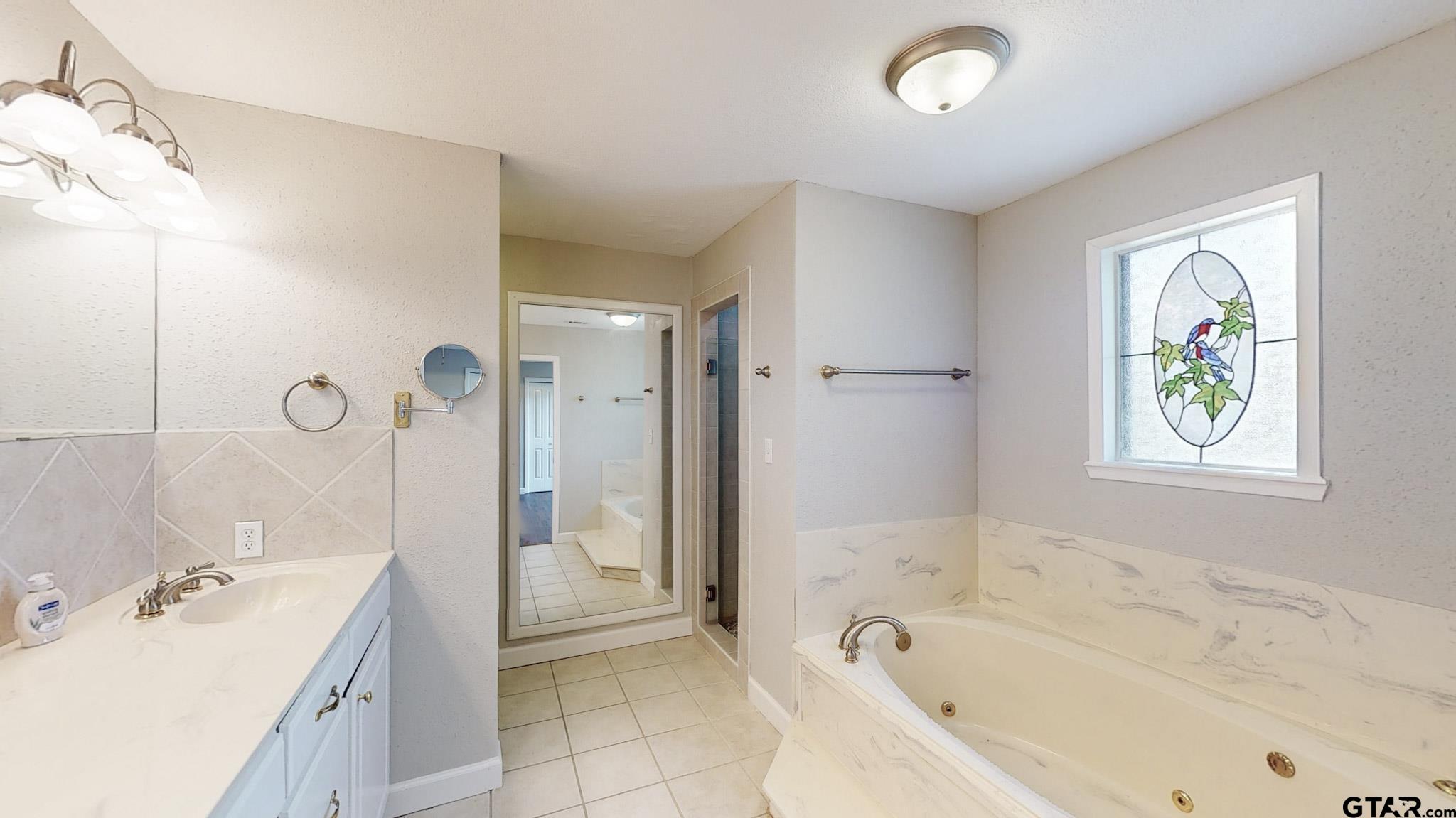 3702 Lake Vista