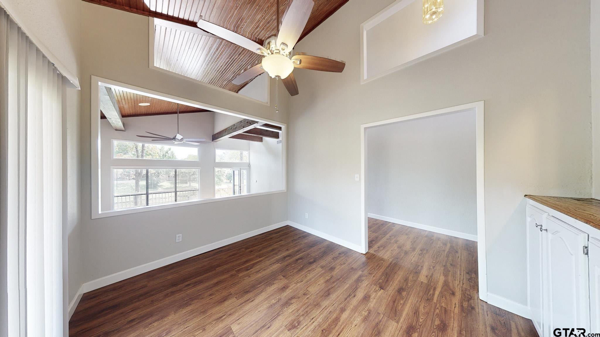 3702 Lake Vista