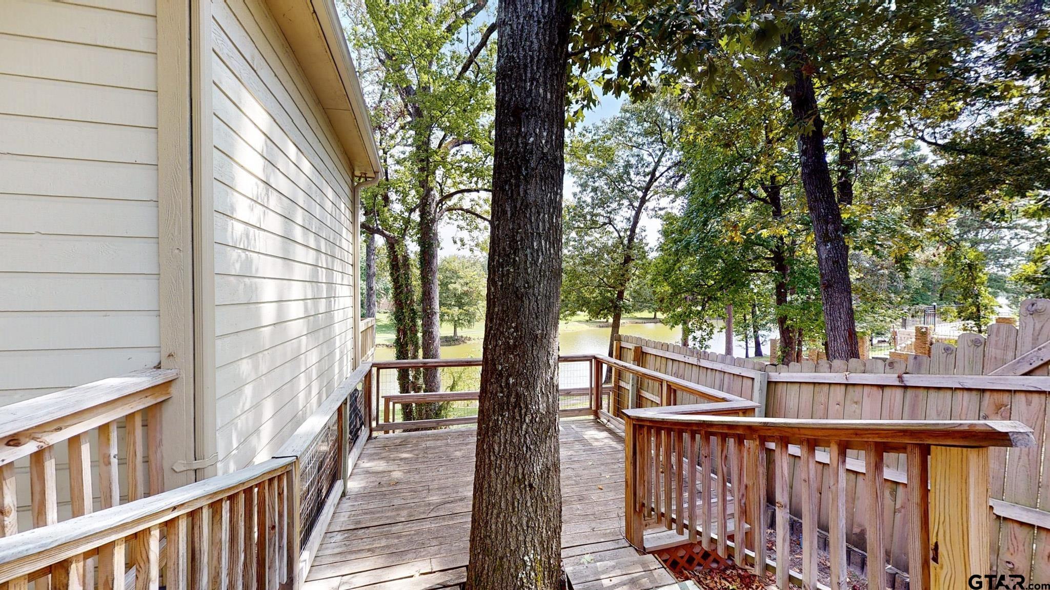 3702 Lake Vista