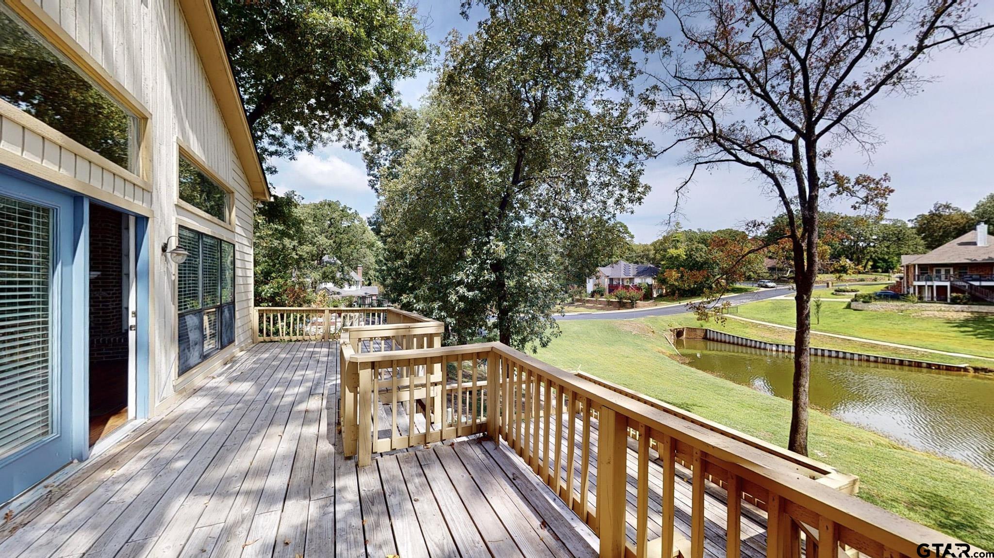 3702 Lake Vista