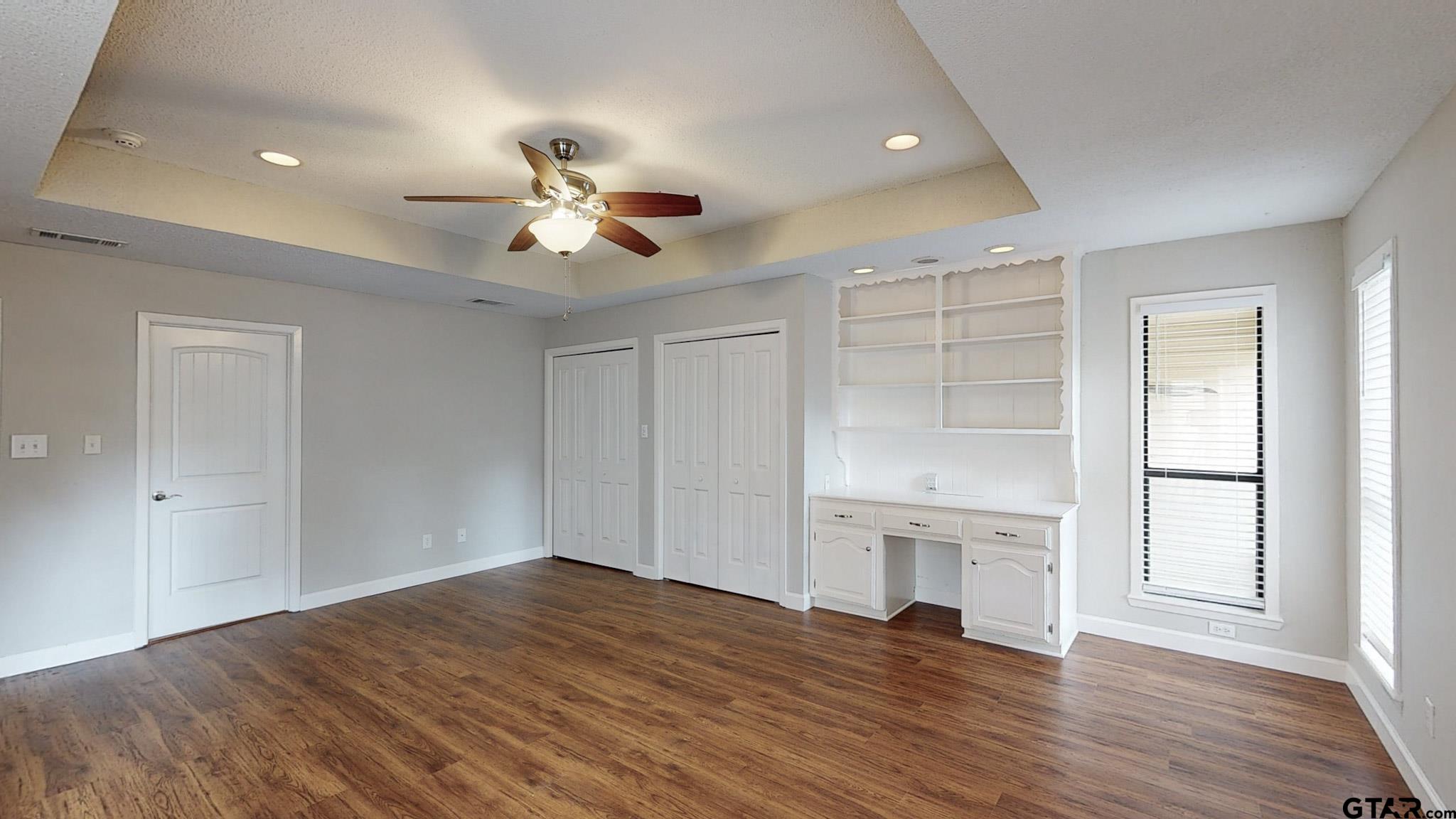 3702 Lake Vista