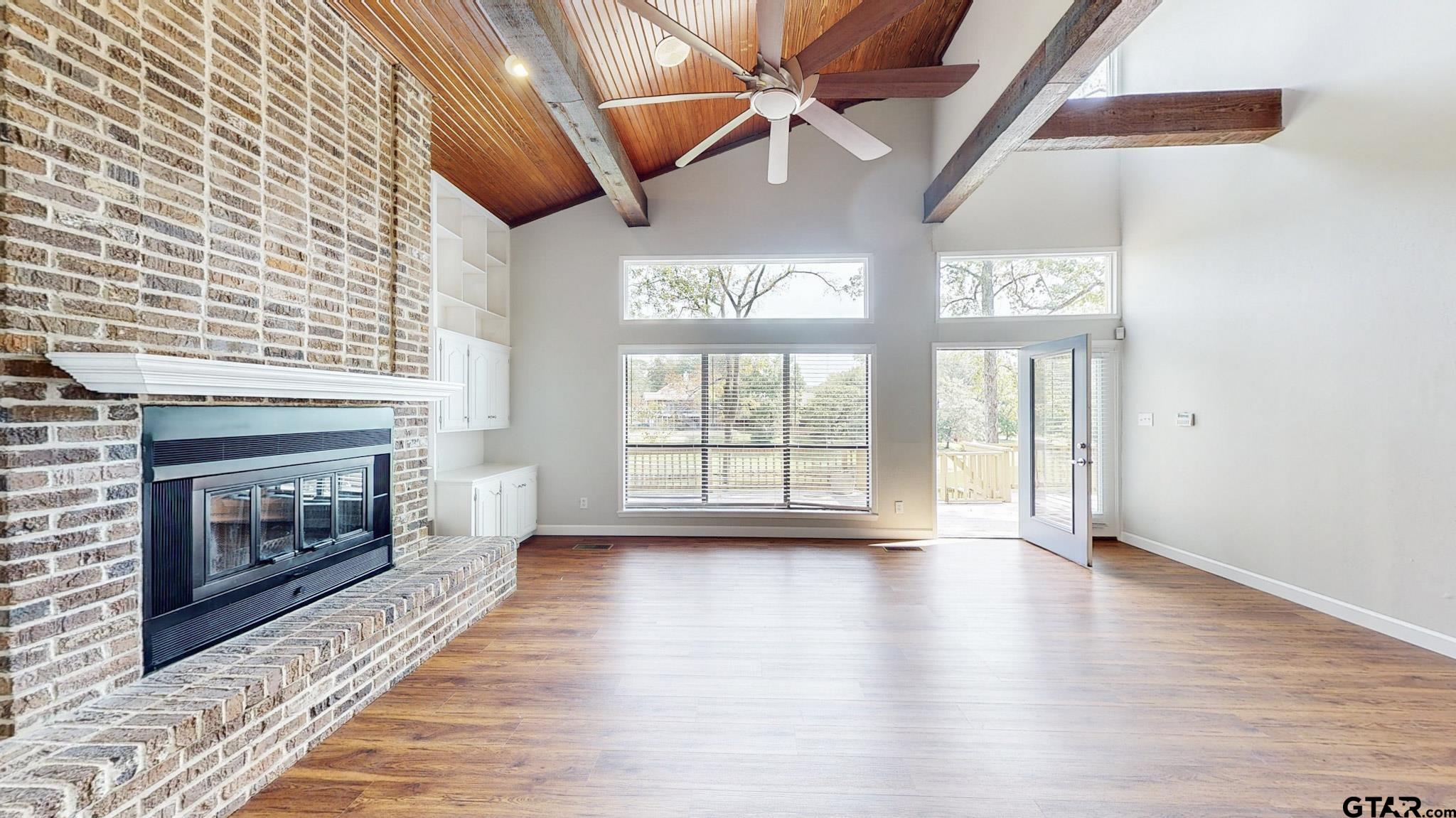 3702 Lake Vista