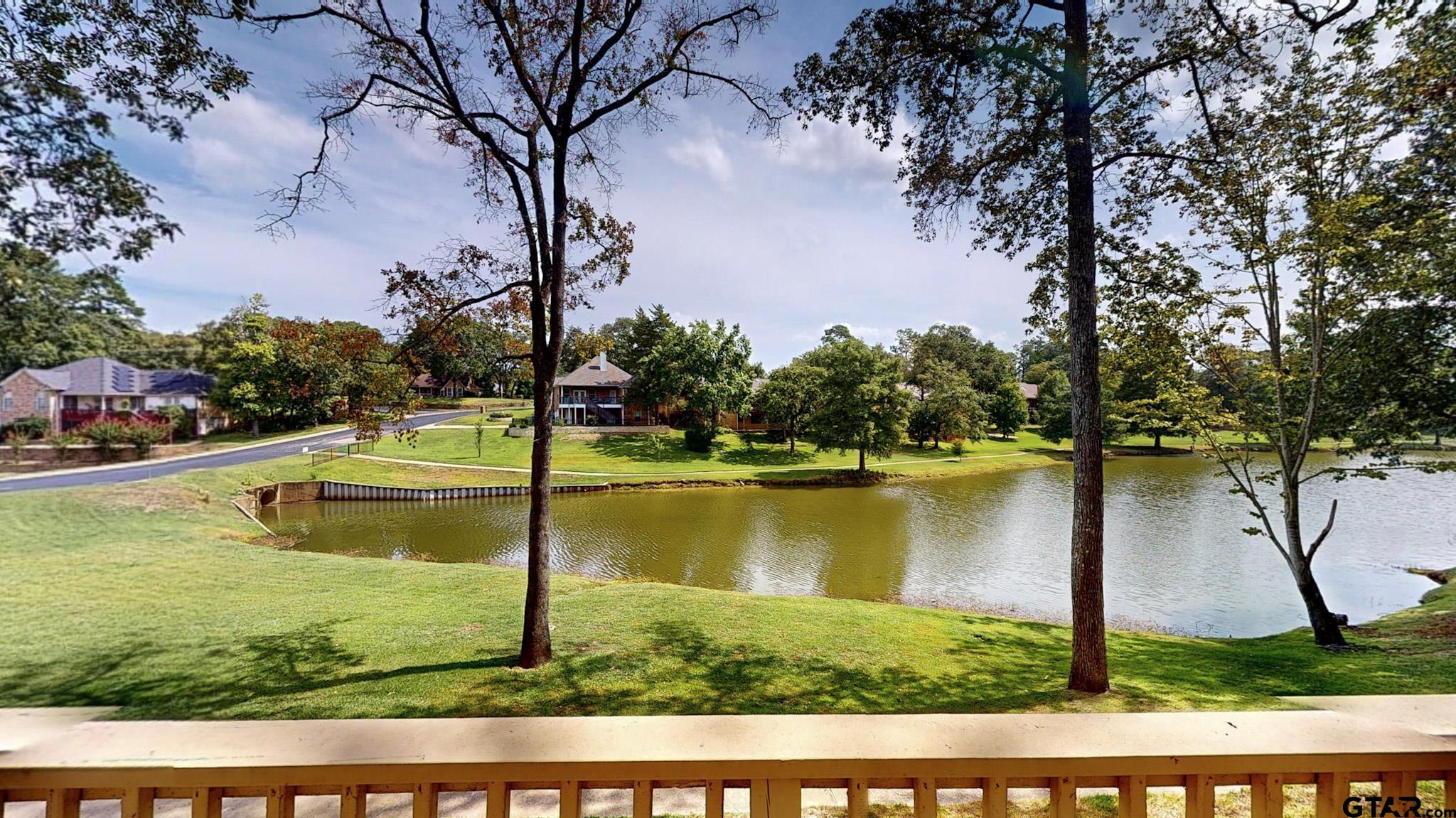 3702 Lake Vista