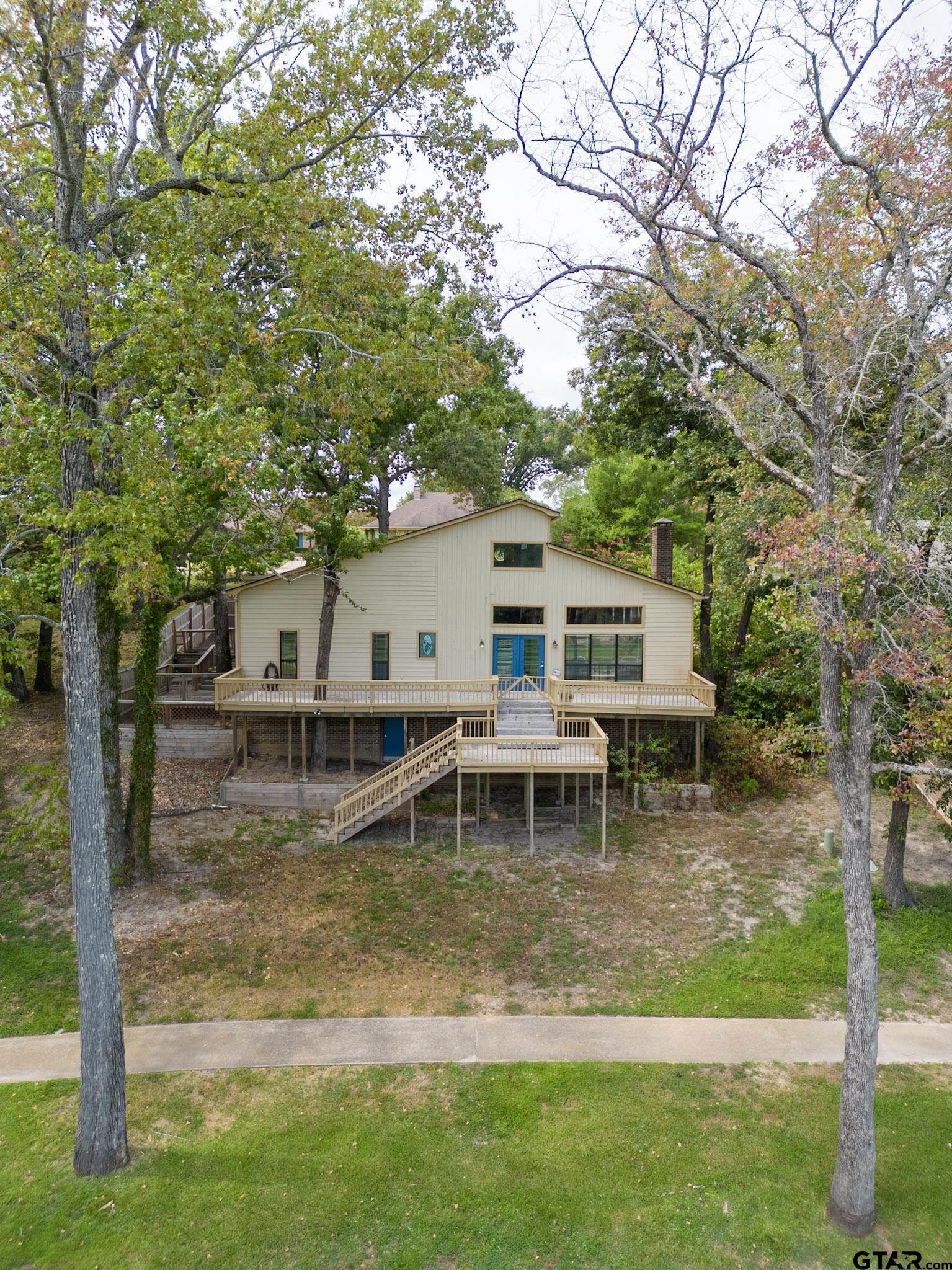 3702 Lake Vista