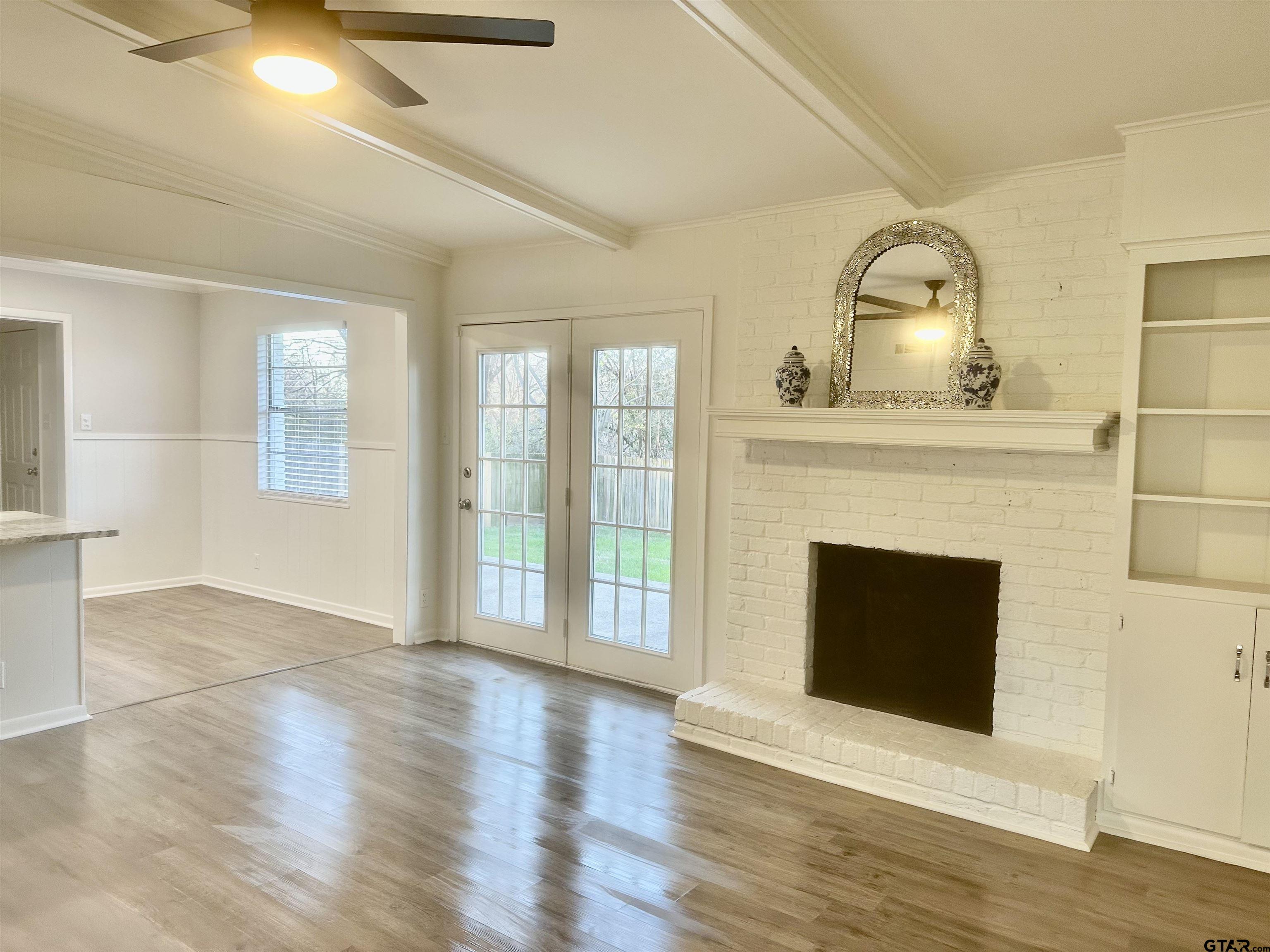 3008 Roanoke Ln