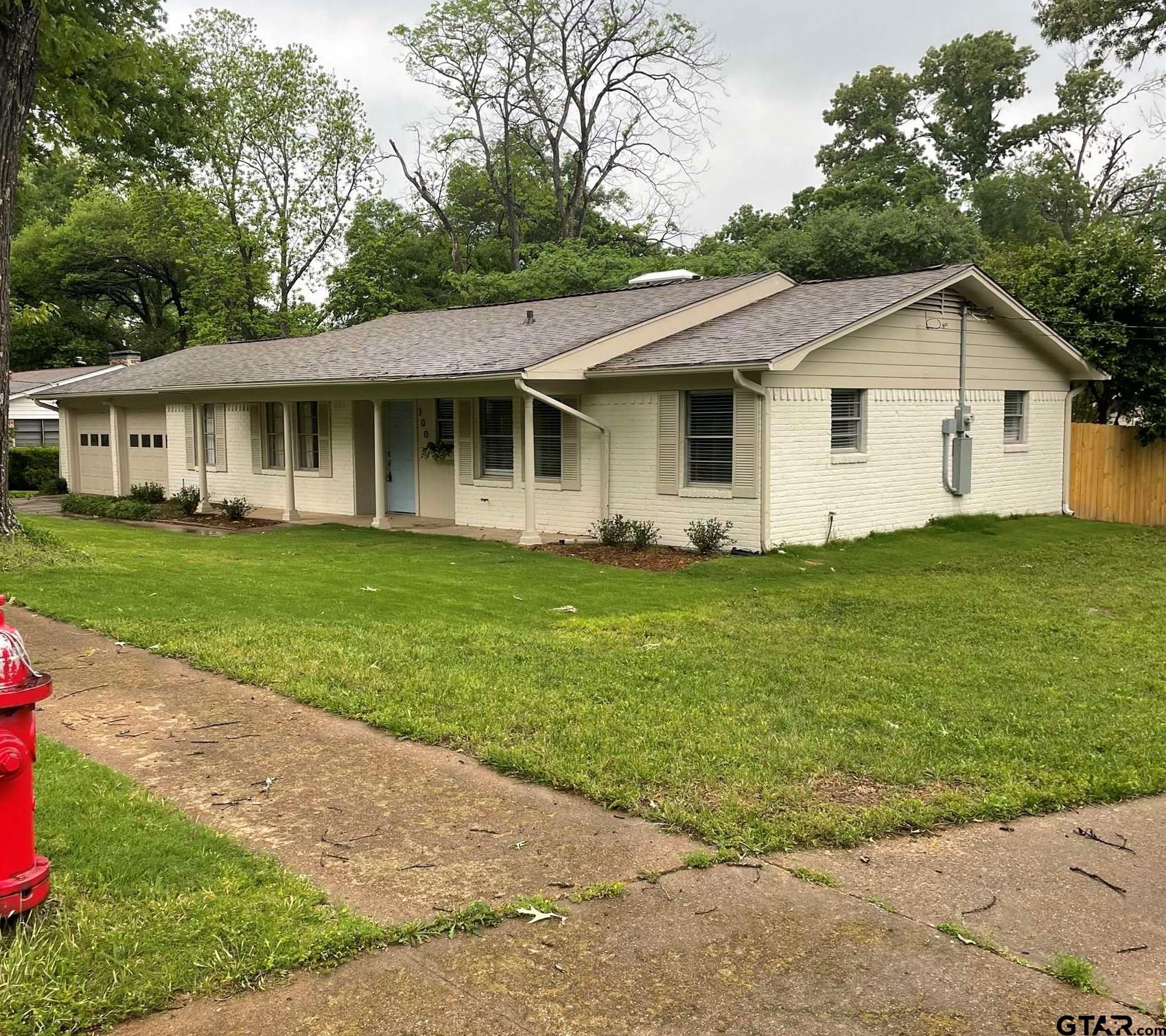 3008 Roanoke Ln
