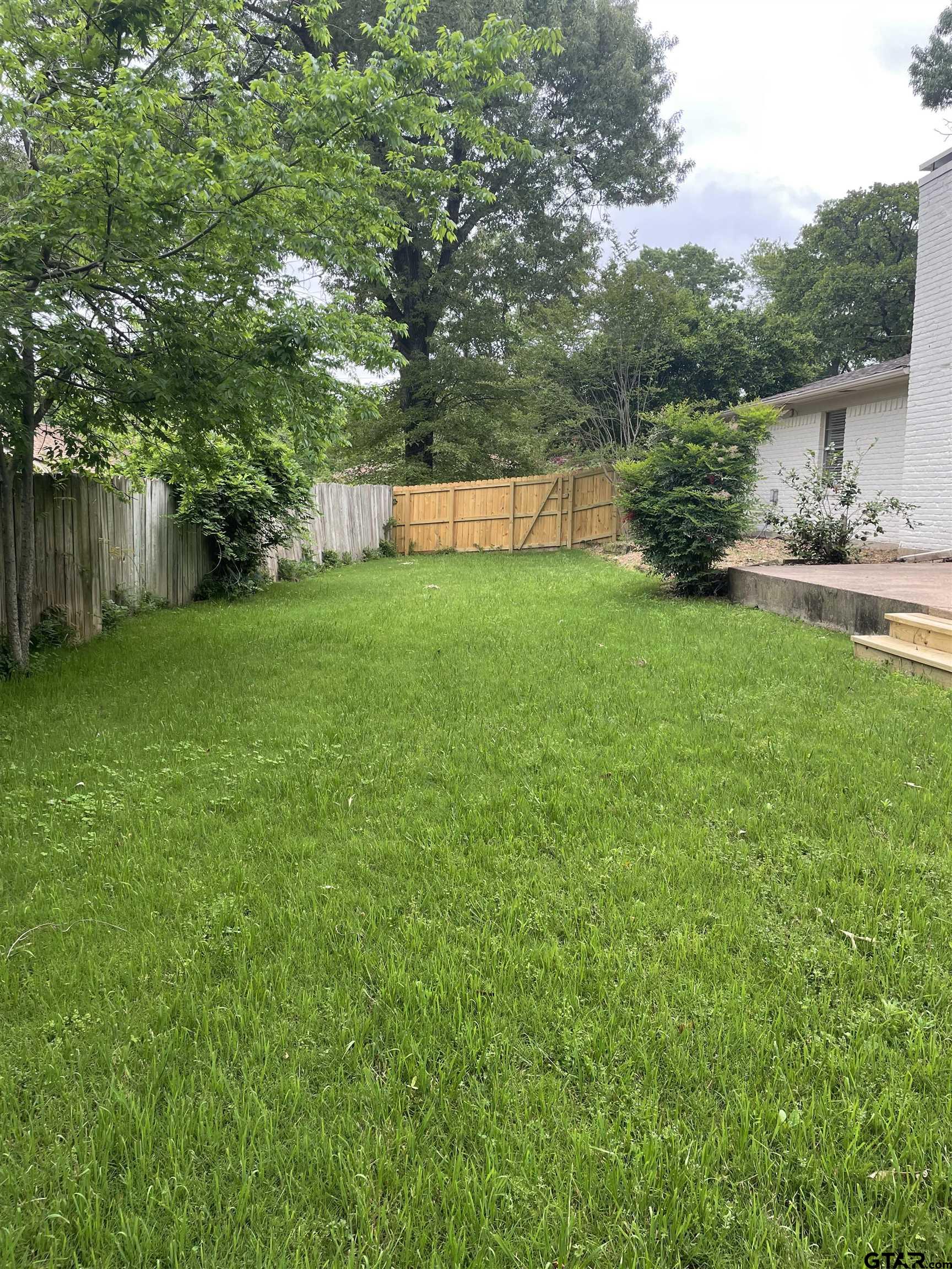 3008 Roanoke Ln