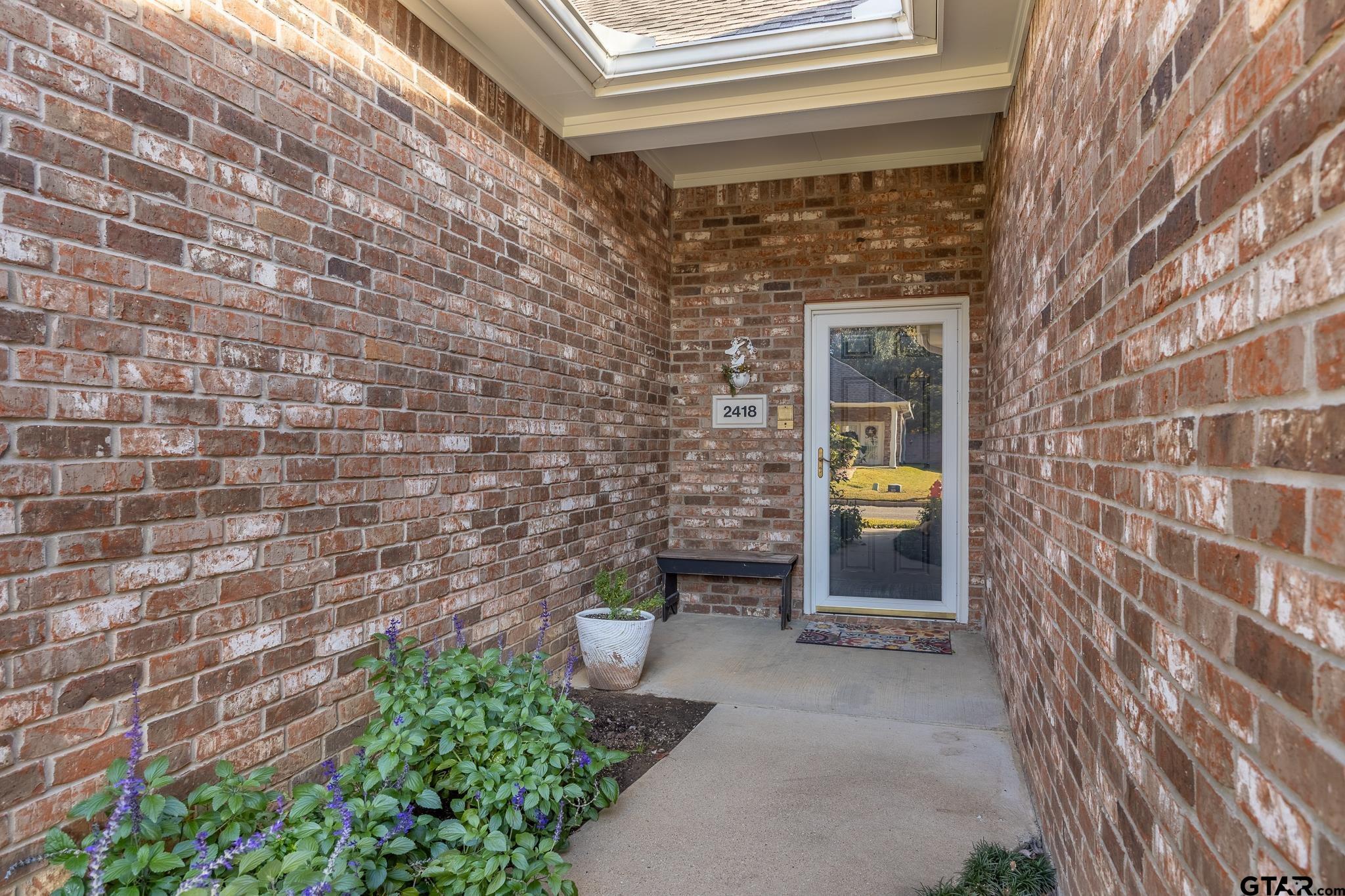 2418 Homestead