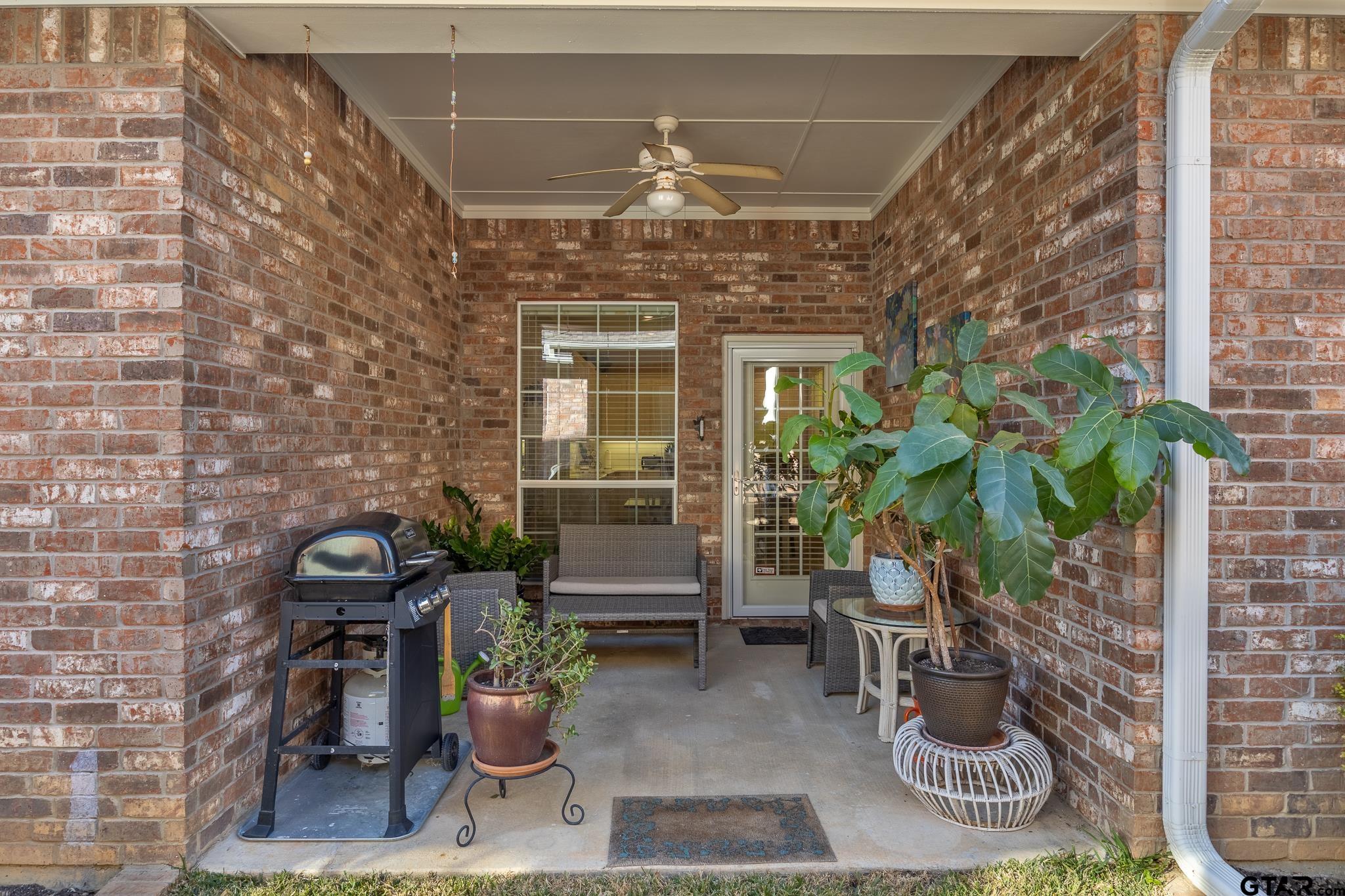 2418 Homestead