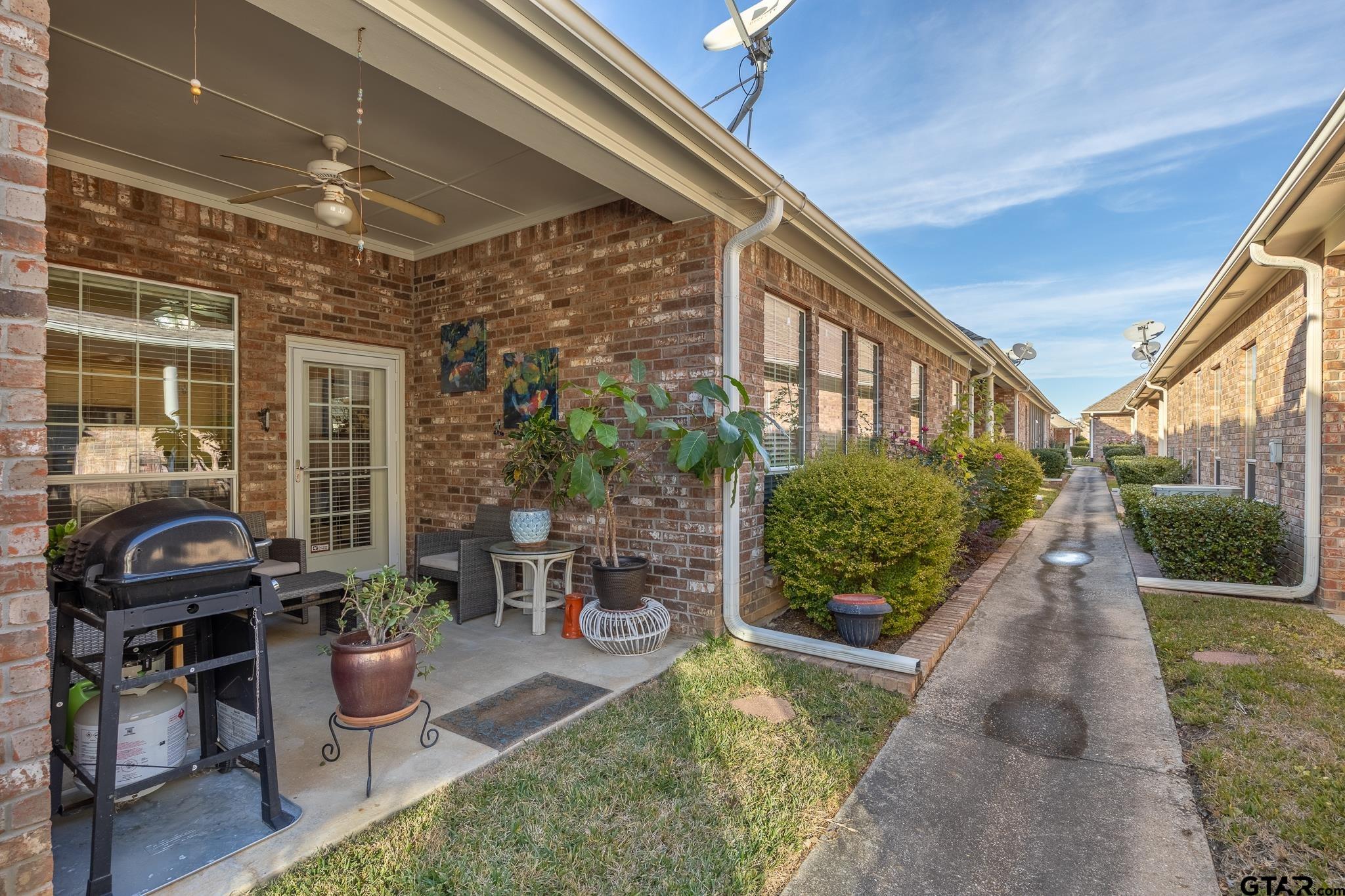 2418 Homestead