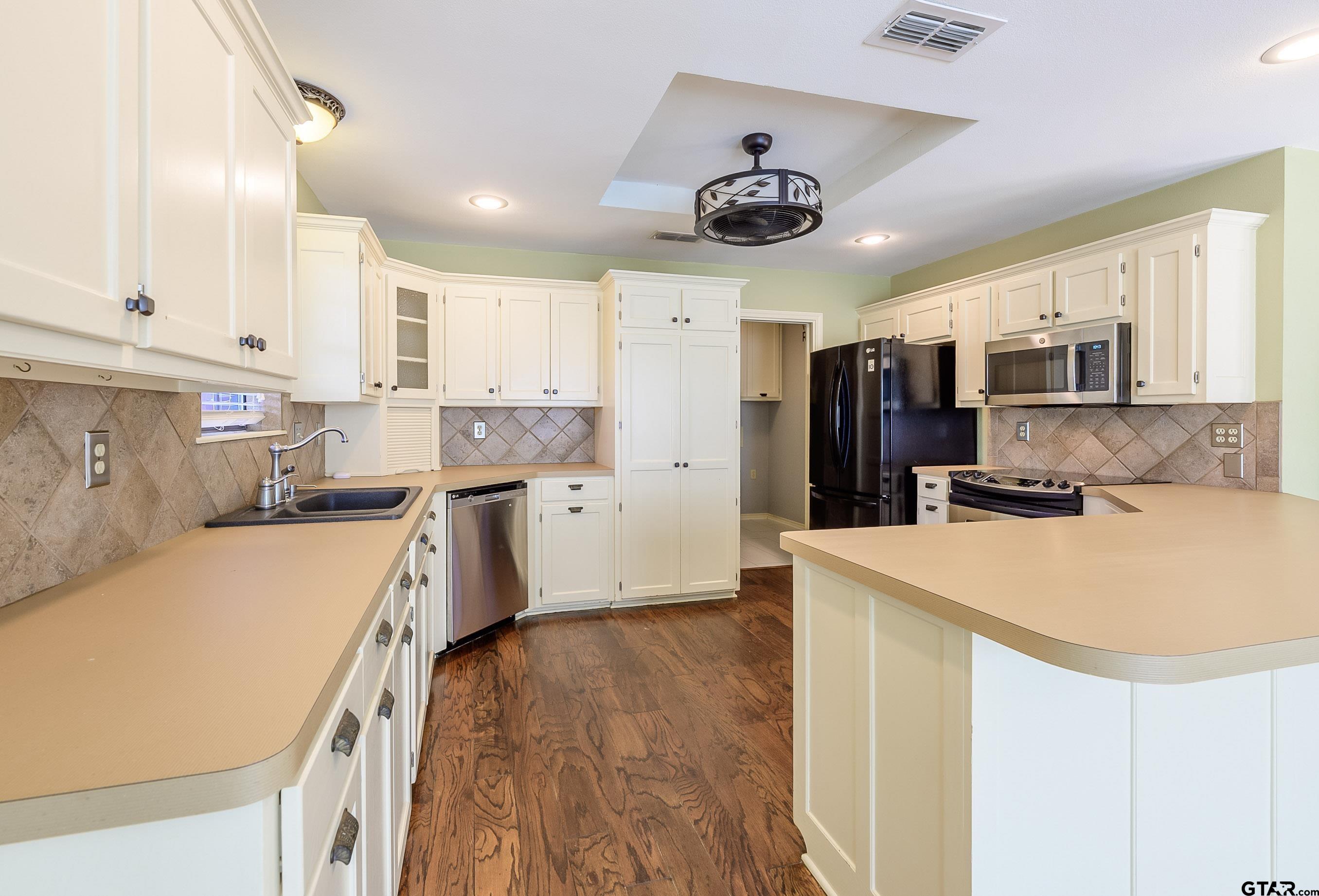 18295 Stillwood