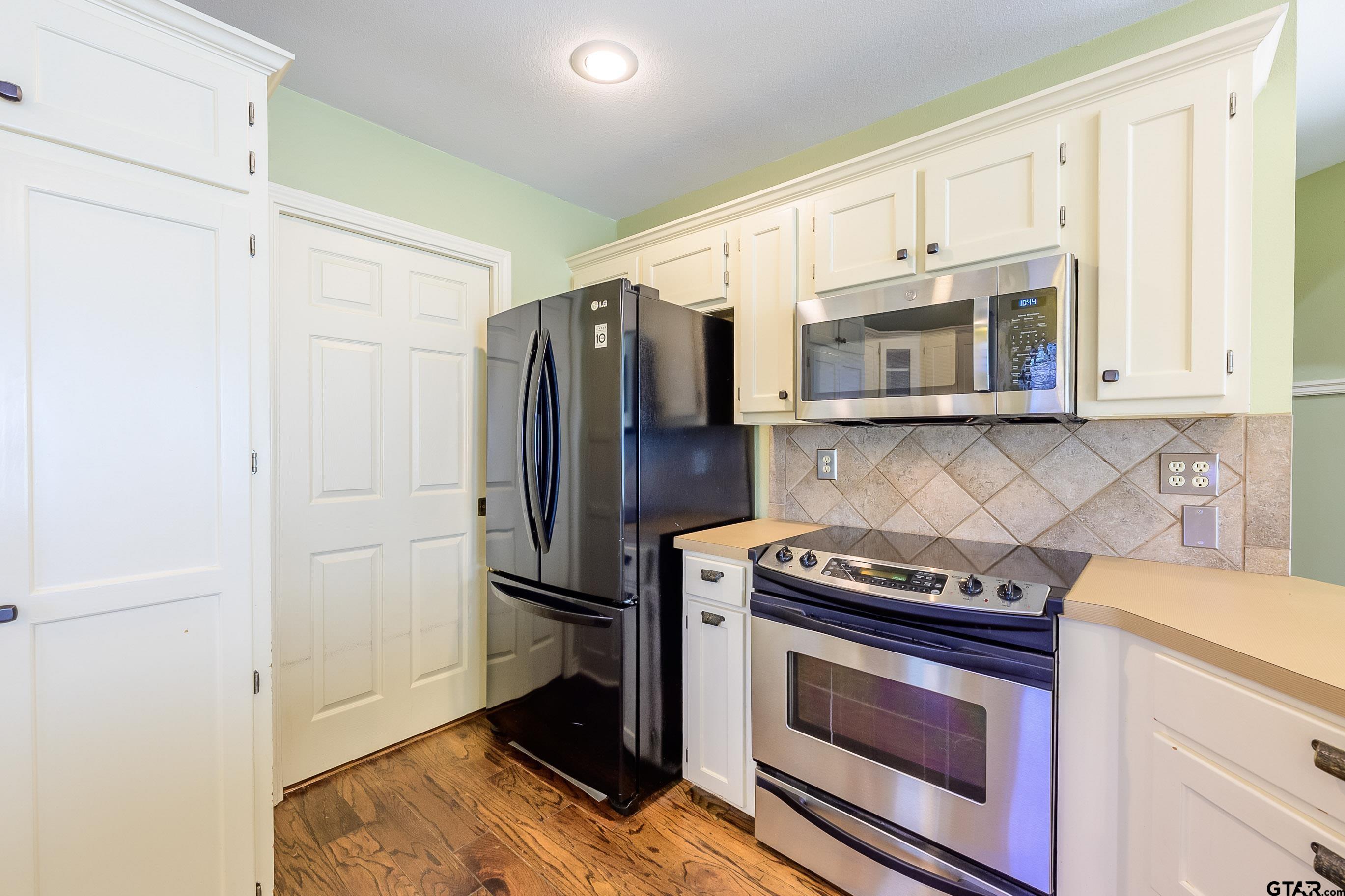 18295 Stillwood