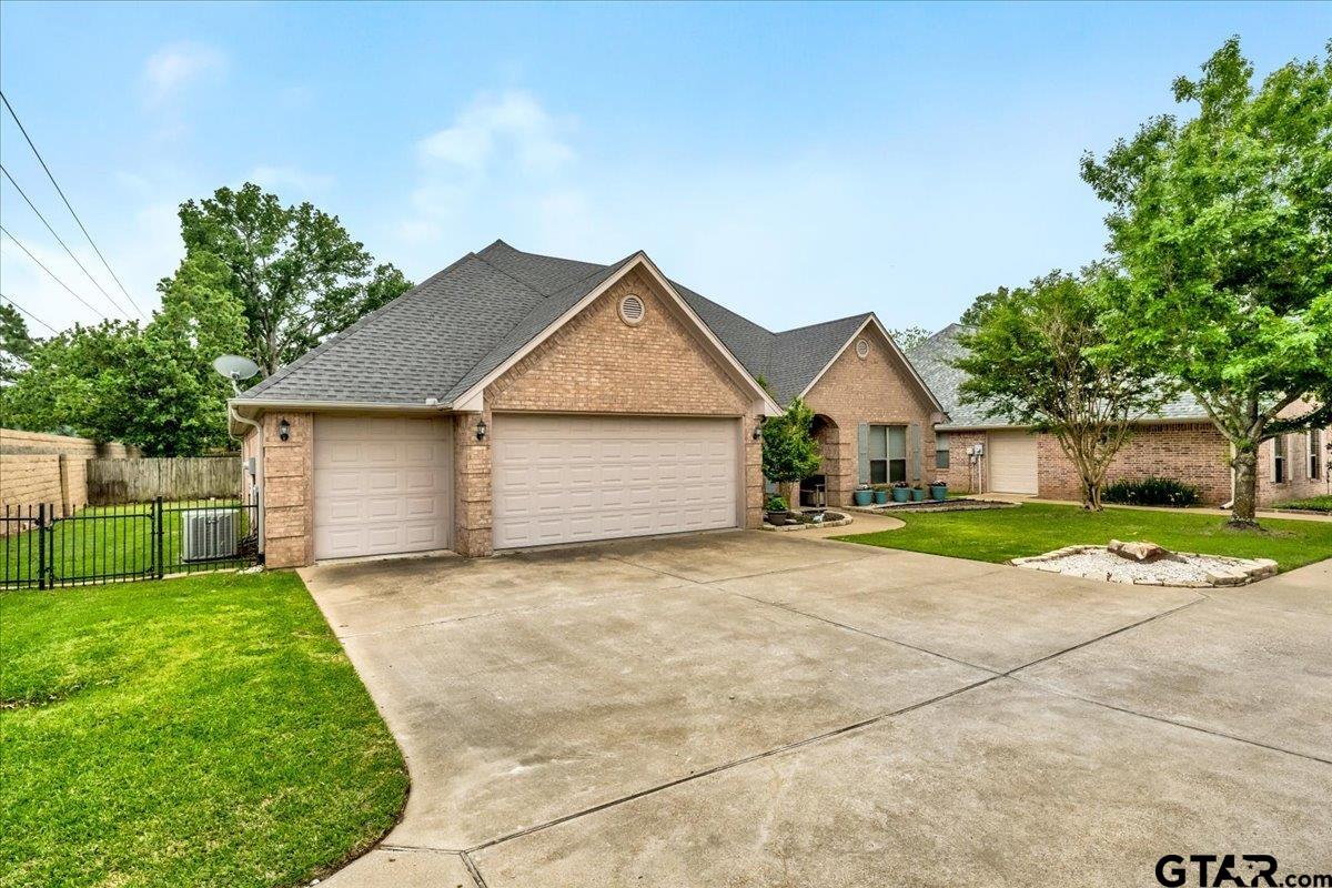123 LaSalle Dr