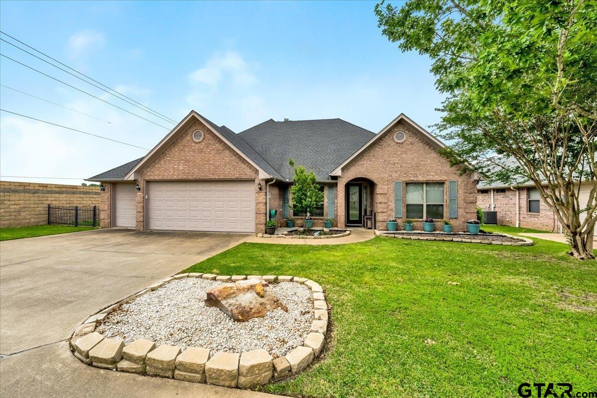 123 LaSalle Dr