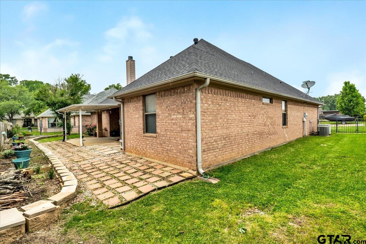 123 LaSalle Dr