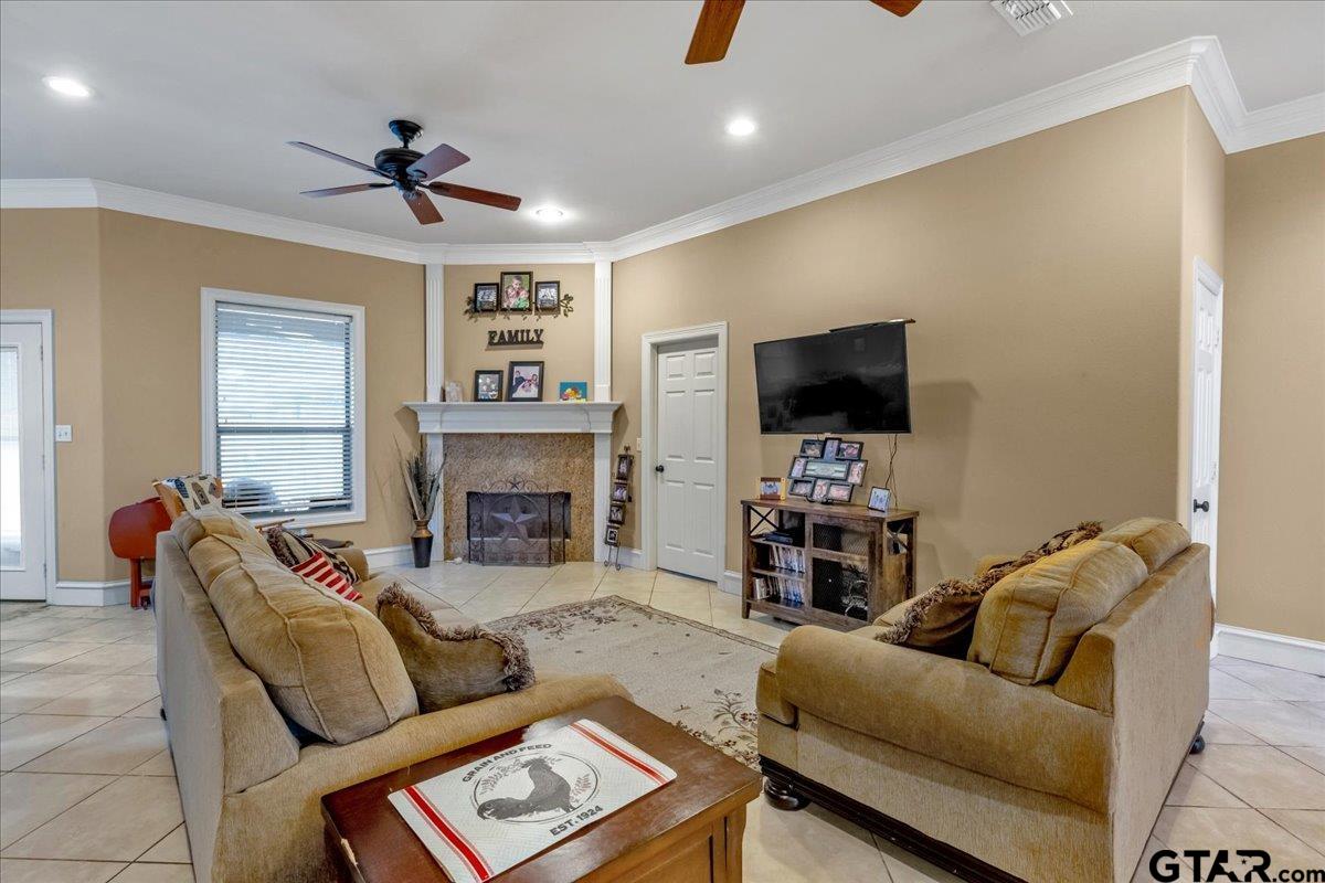 123 LaSalle Dr