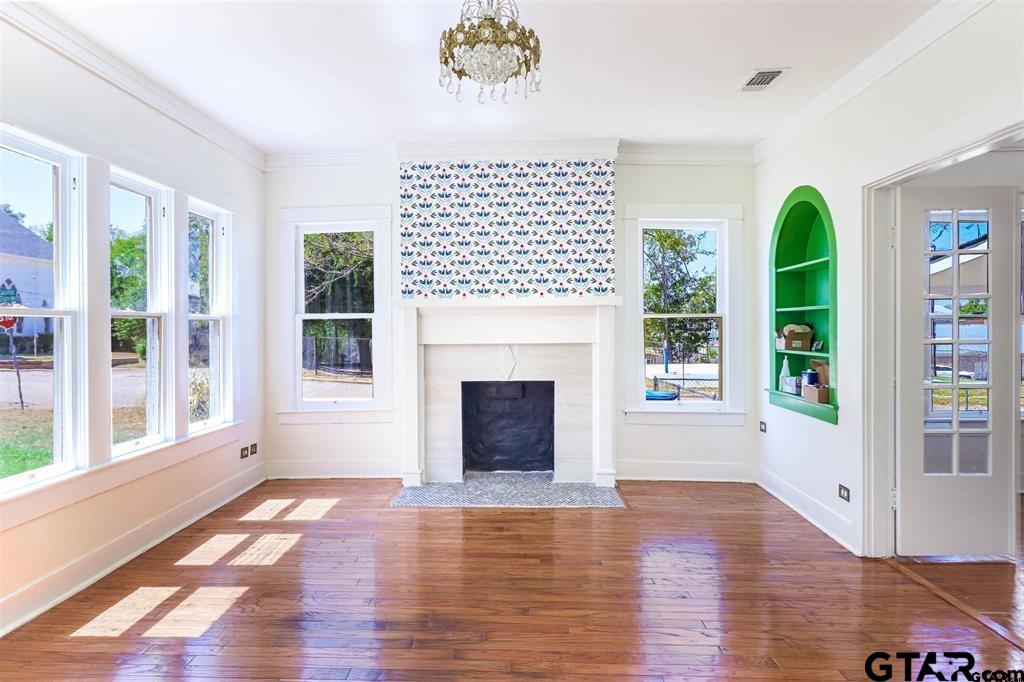 301 E Calvert