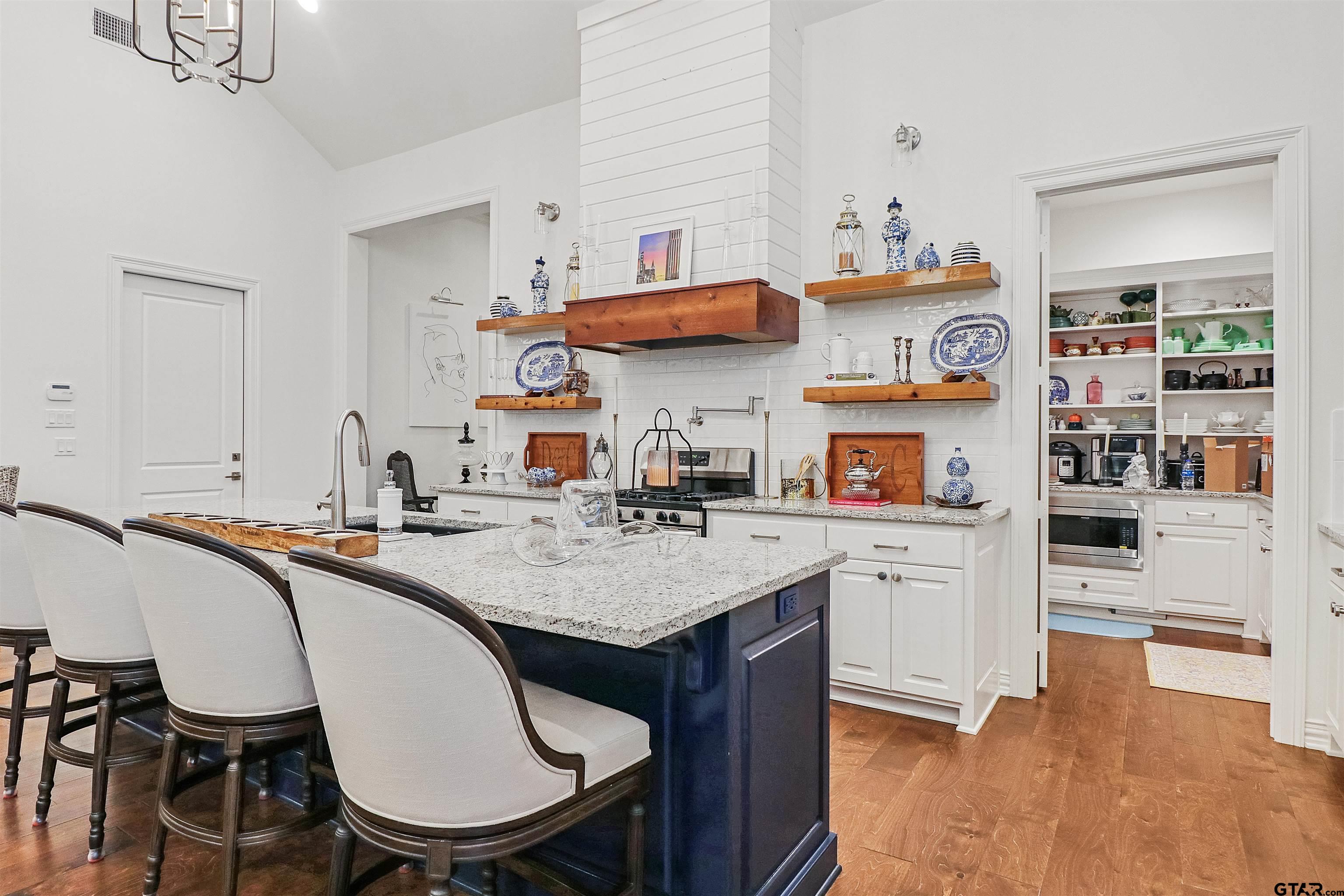 9139 Long Branch