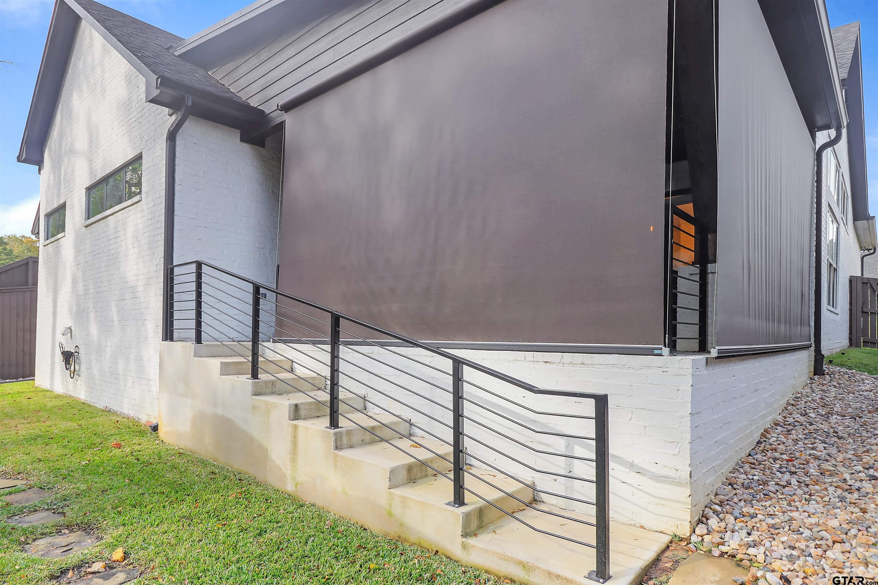 9139 Long Branch