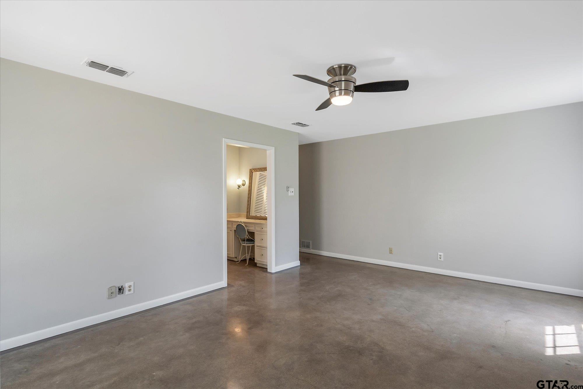 247 N Bay