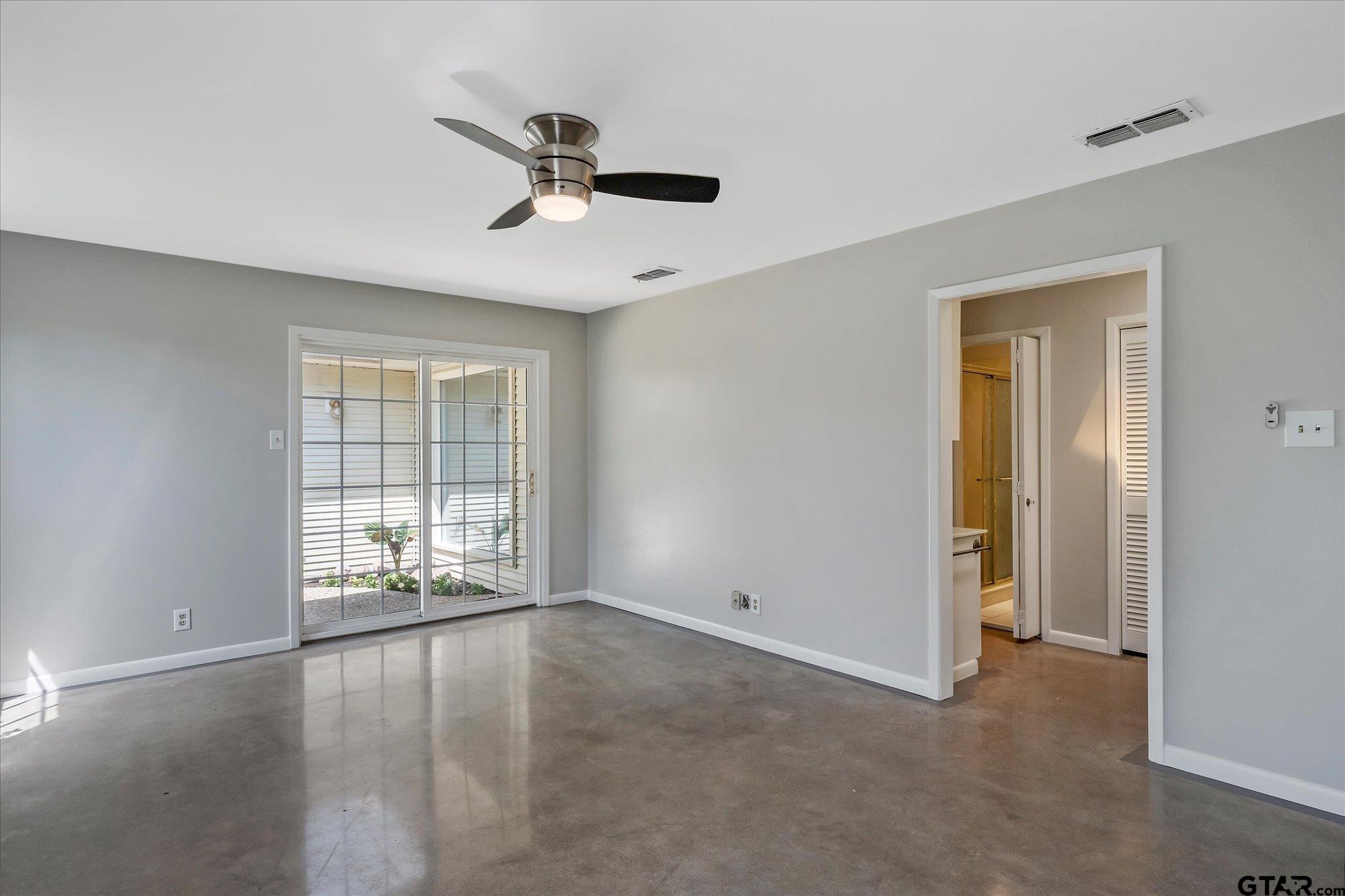 247 N Bay