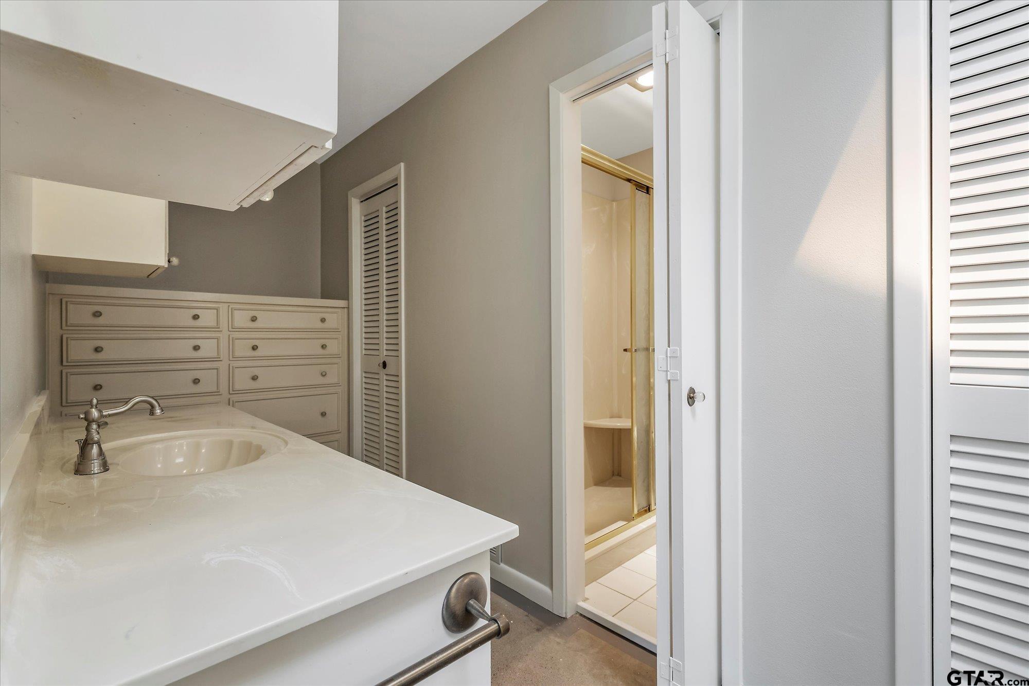 247 N Bay